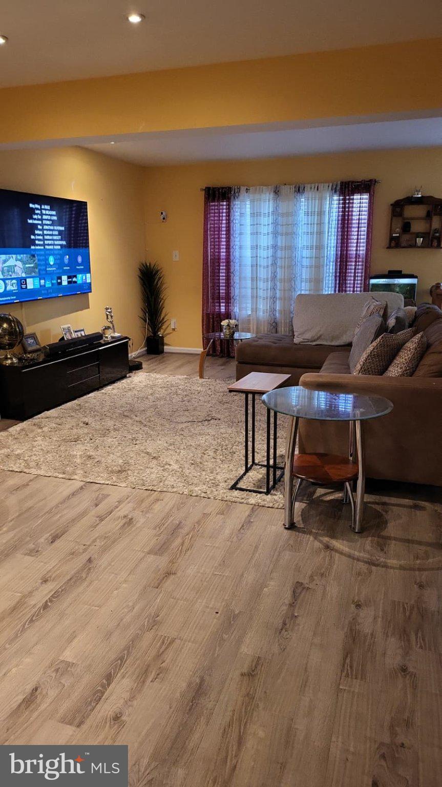 RUSSETT - Residential