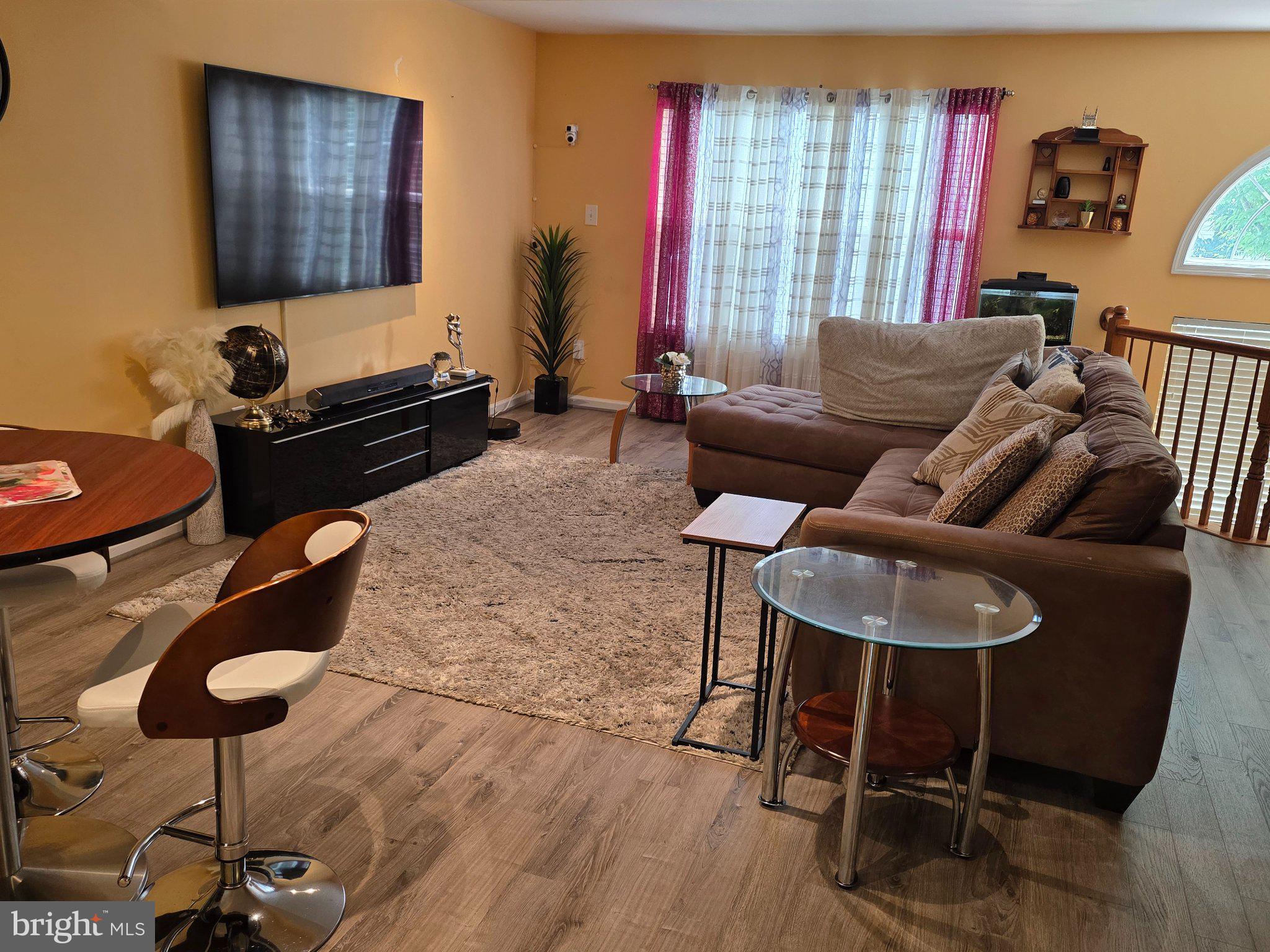 RUSSETT - Residential
