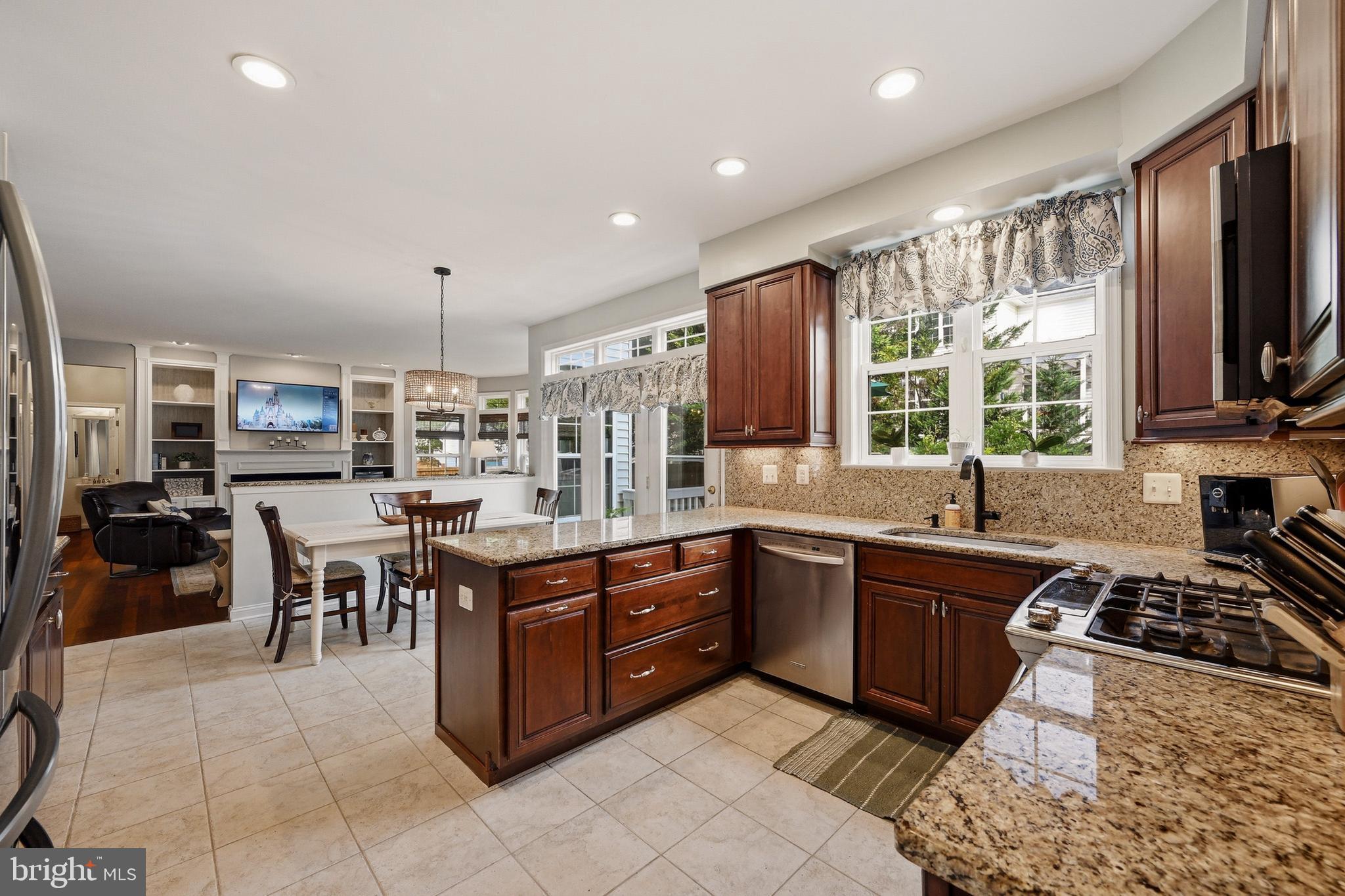 THE WILLOWS OF CROFTON - Residential