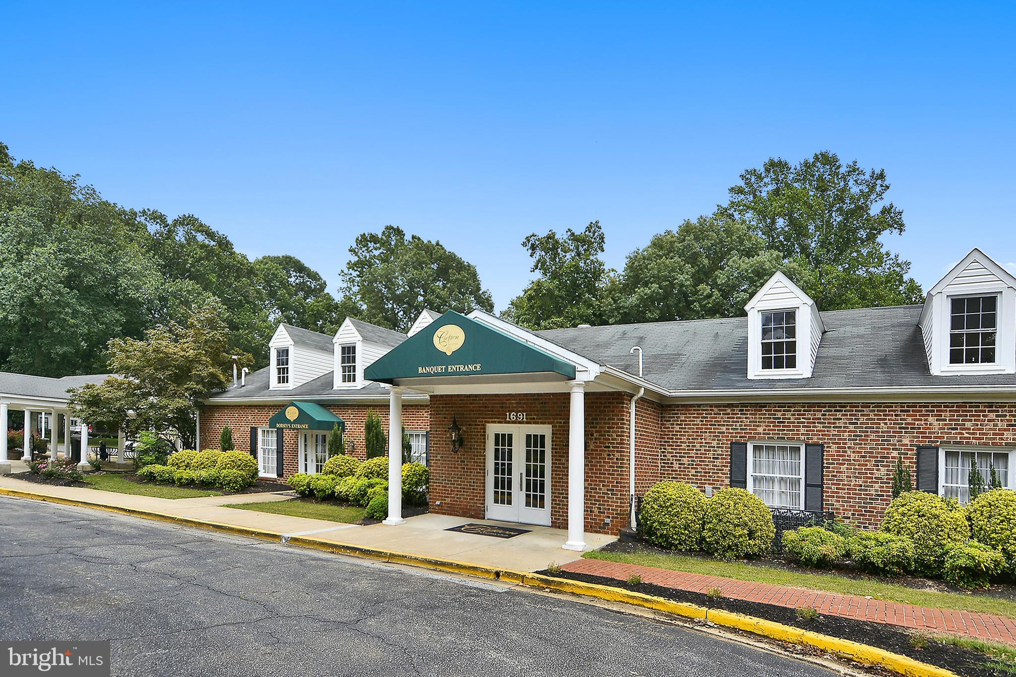 THE WILLOWS OF CROFTON - Residential