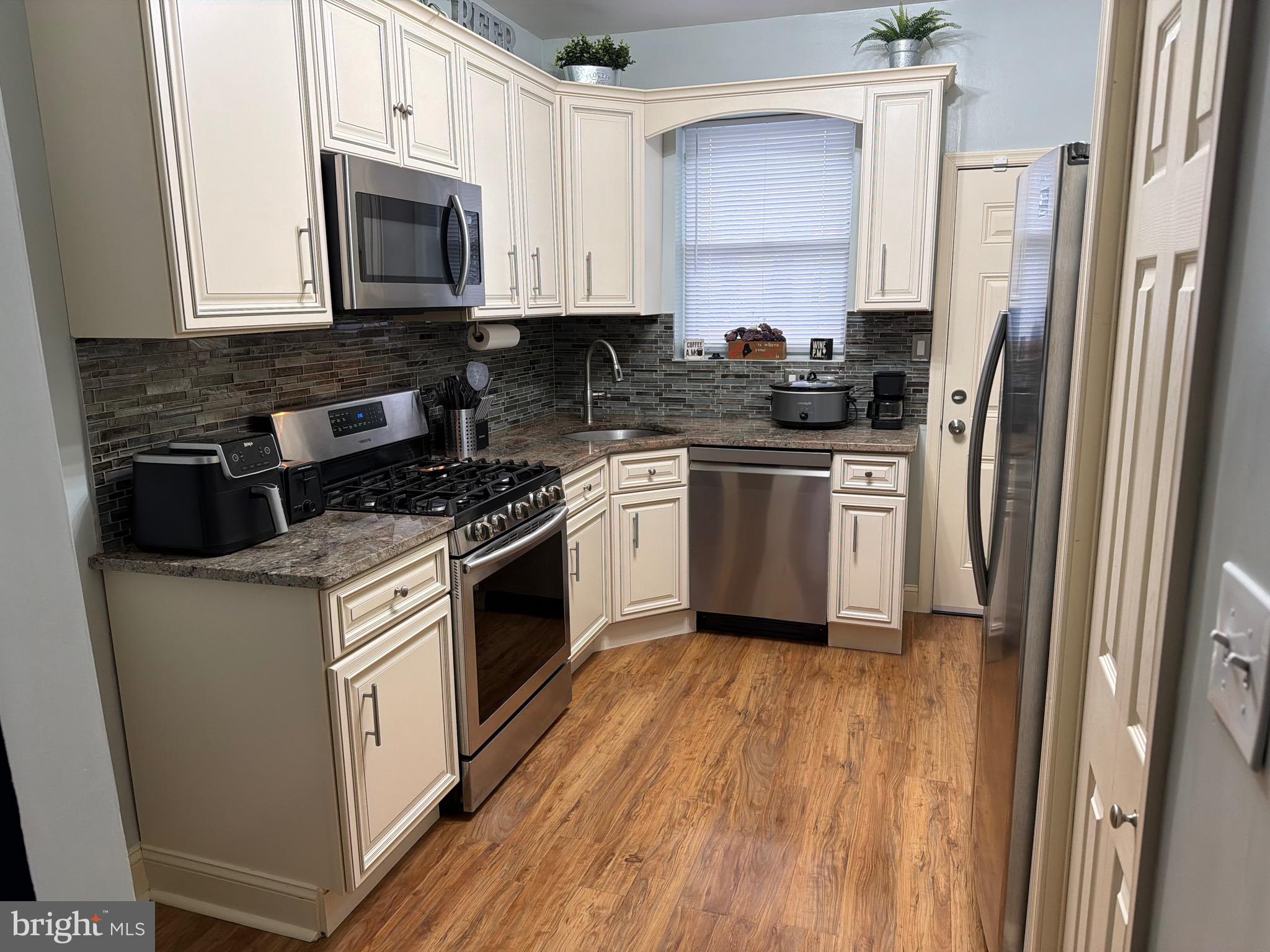 PORT RICHMOND - Residential