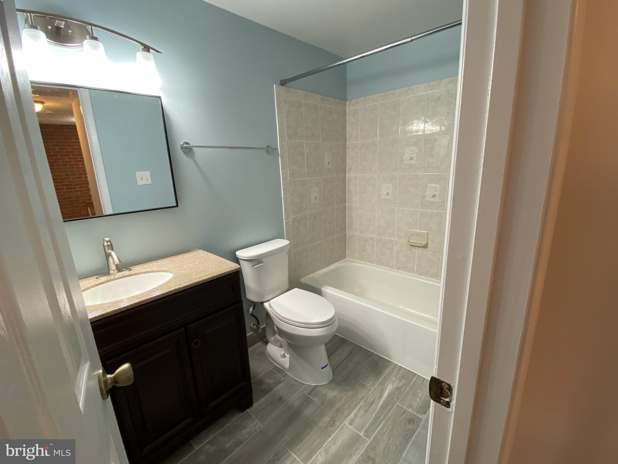 COUNTRY CREEK - Residential Lease