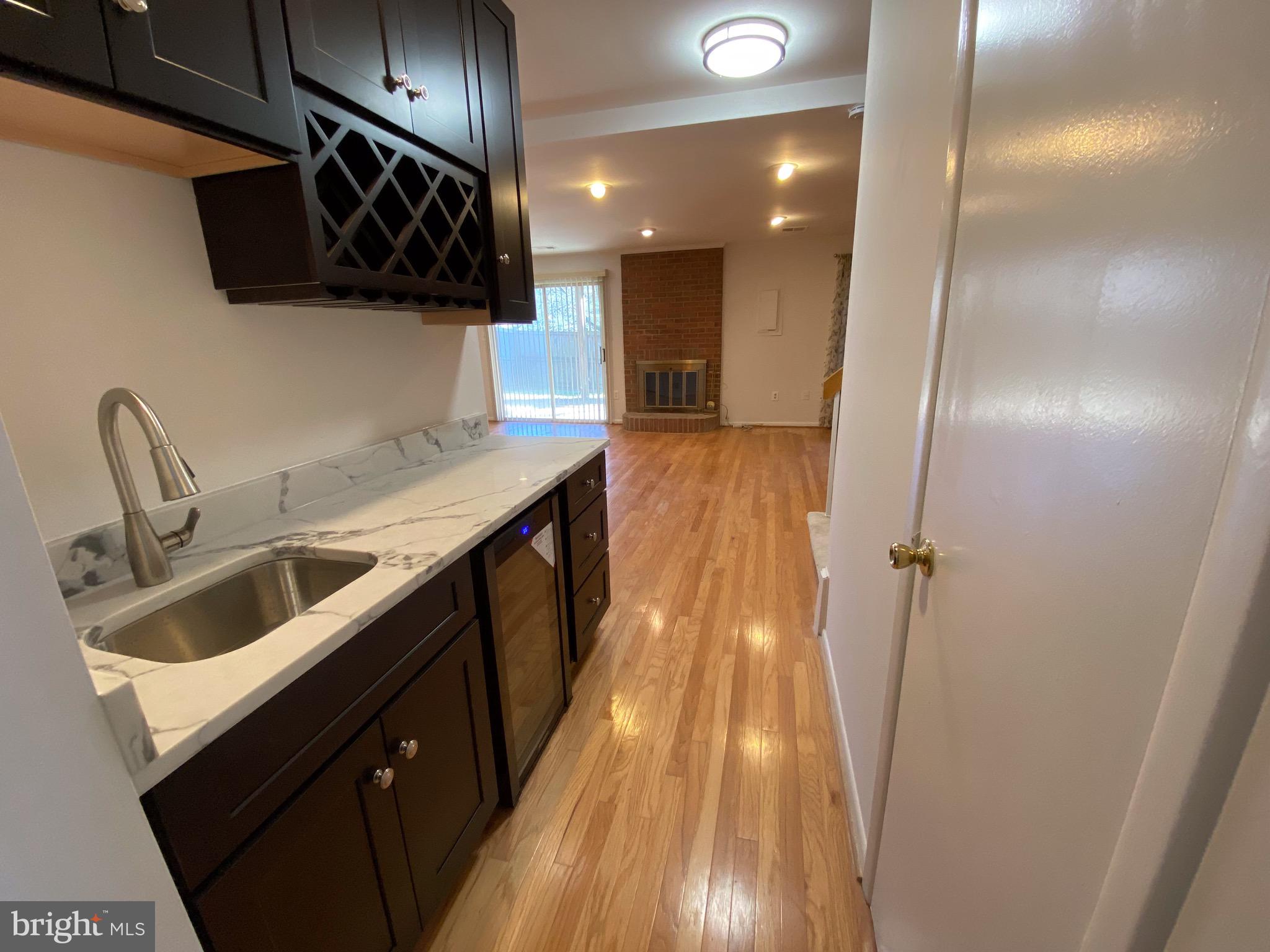 COUNTRY CREEK - Residential Lease
