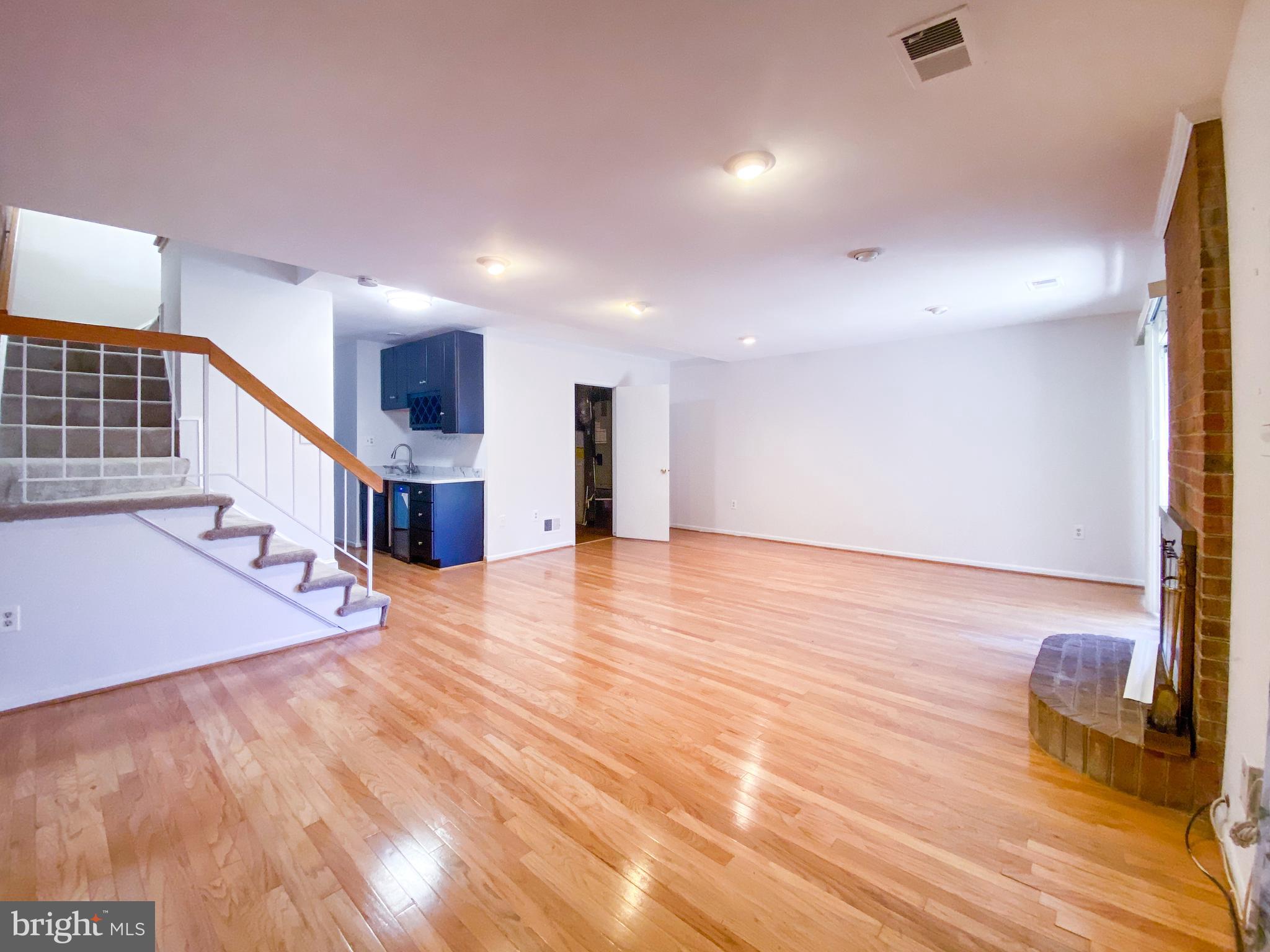 COUNTRY CREEK - Residential Lease