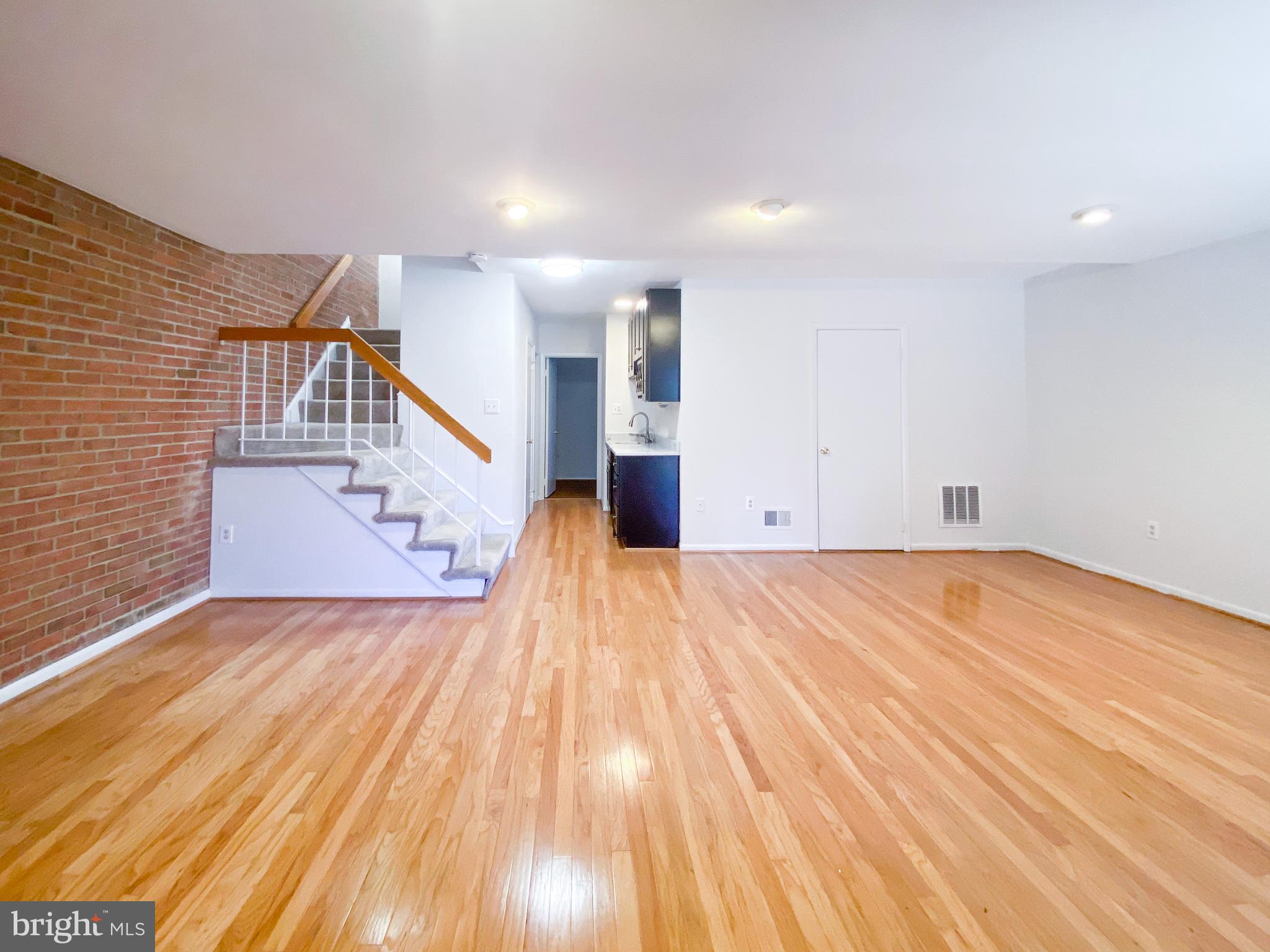COUNTRY CREEK - Residential Lease