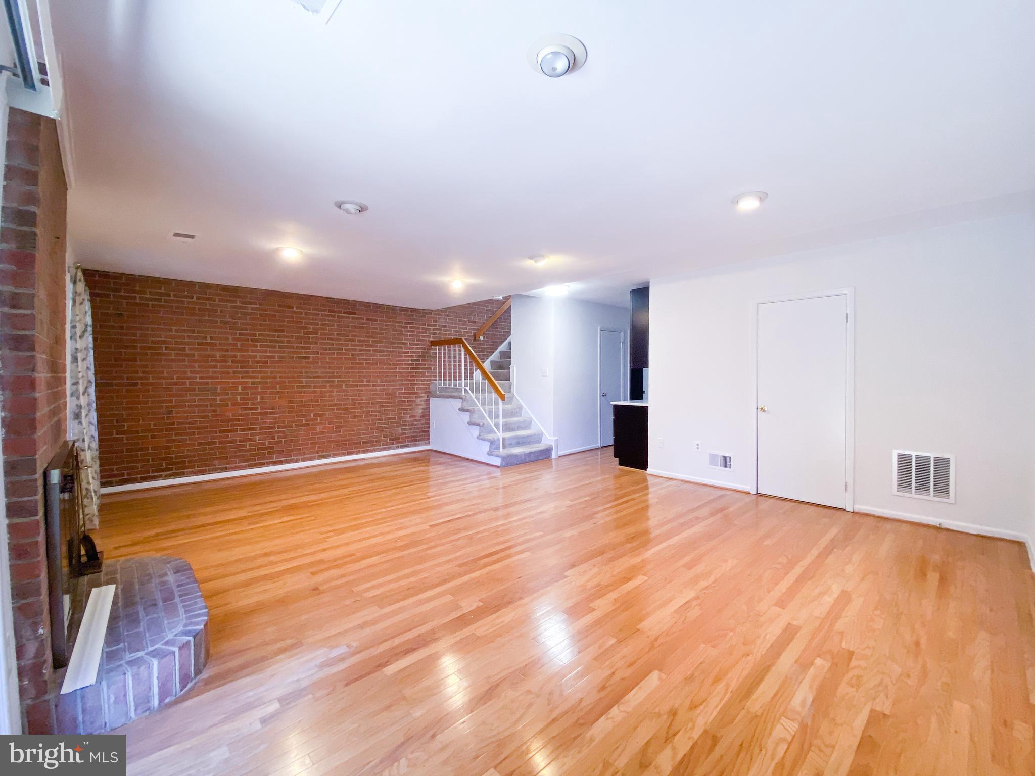 COUNTRY CREEK - Residential Lease
