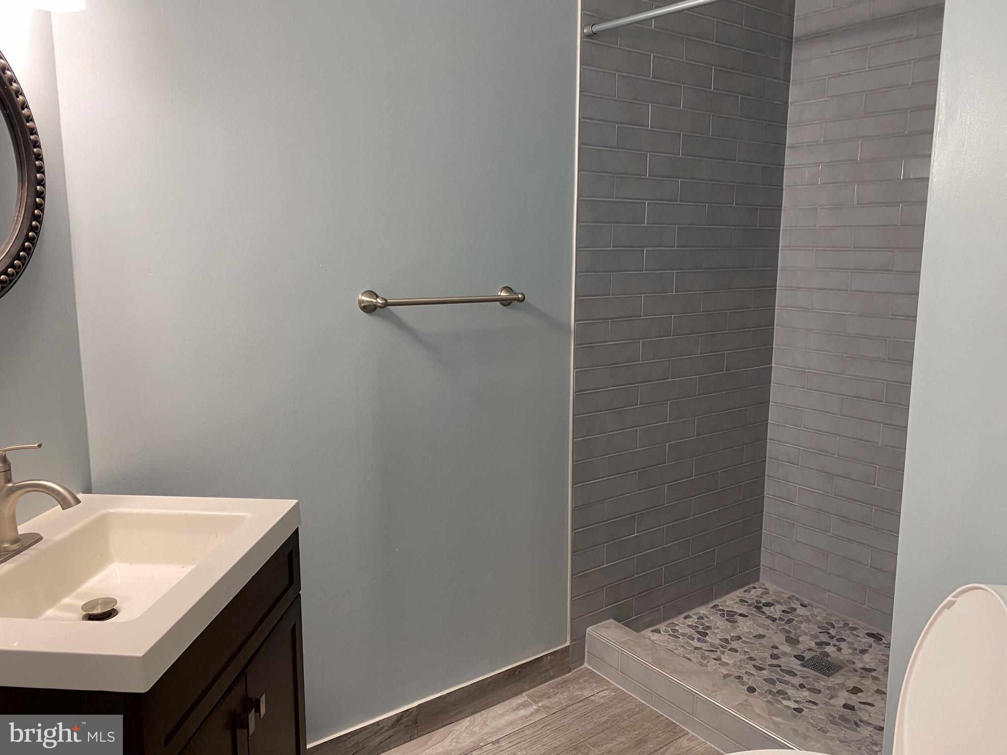 COUNTRY CREEK - Residential Lease