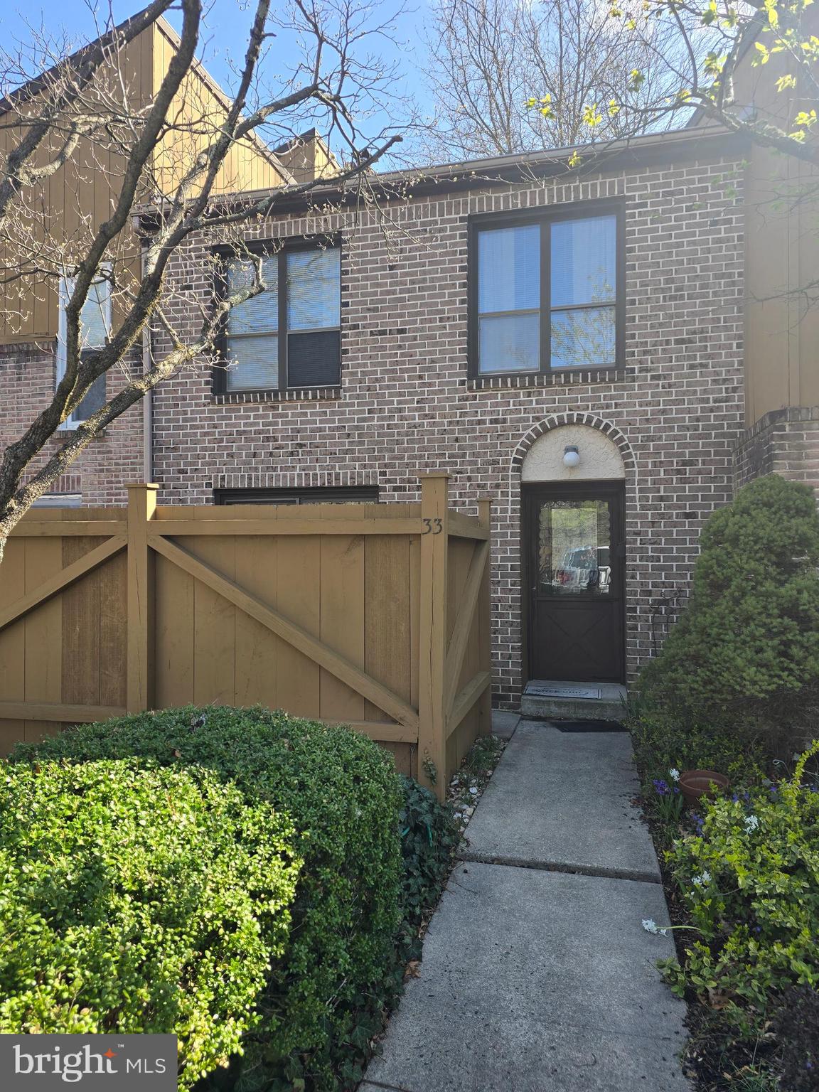 Interior townhome in Flying Hills.