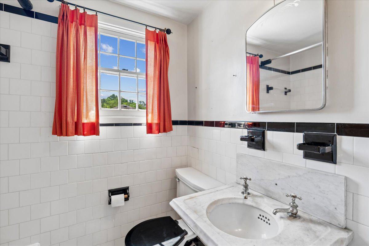BURNT MILLS KNOLLS - Residential