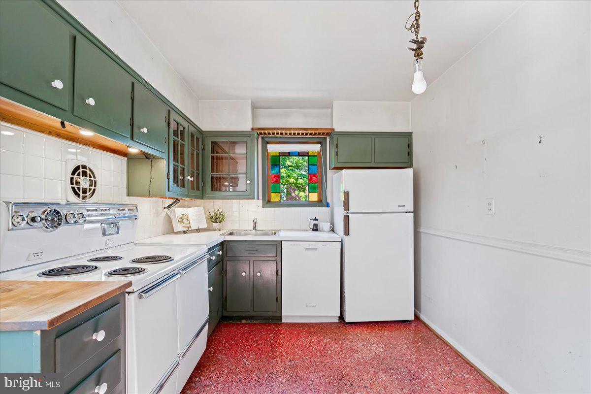 BURNT MILLS KNOLLS - Residential