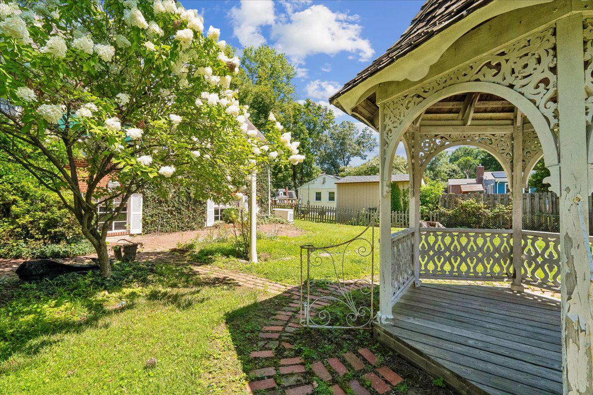 BURNT MILLS KNOLLS - Residential