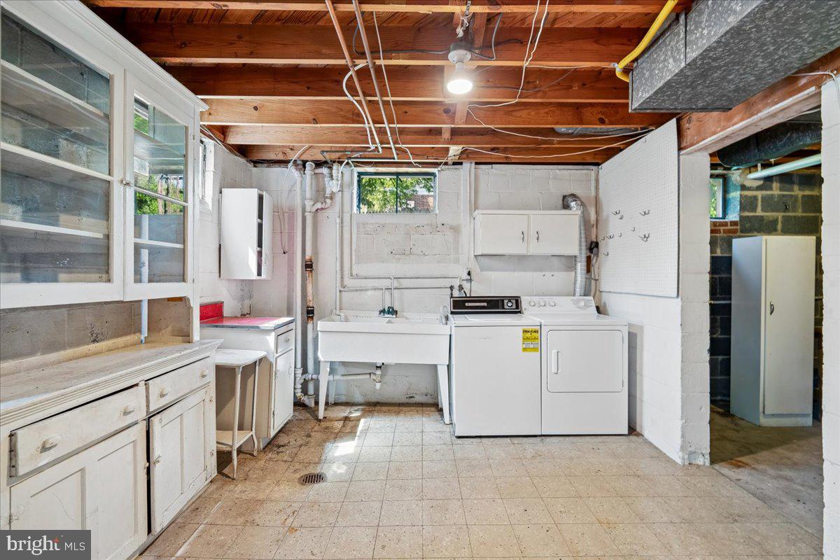 BURNT MILLS KNOLLS - Residential