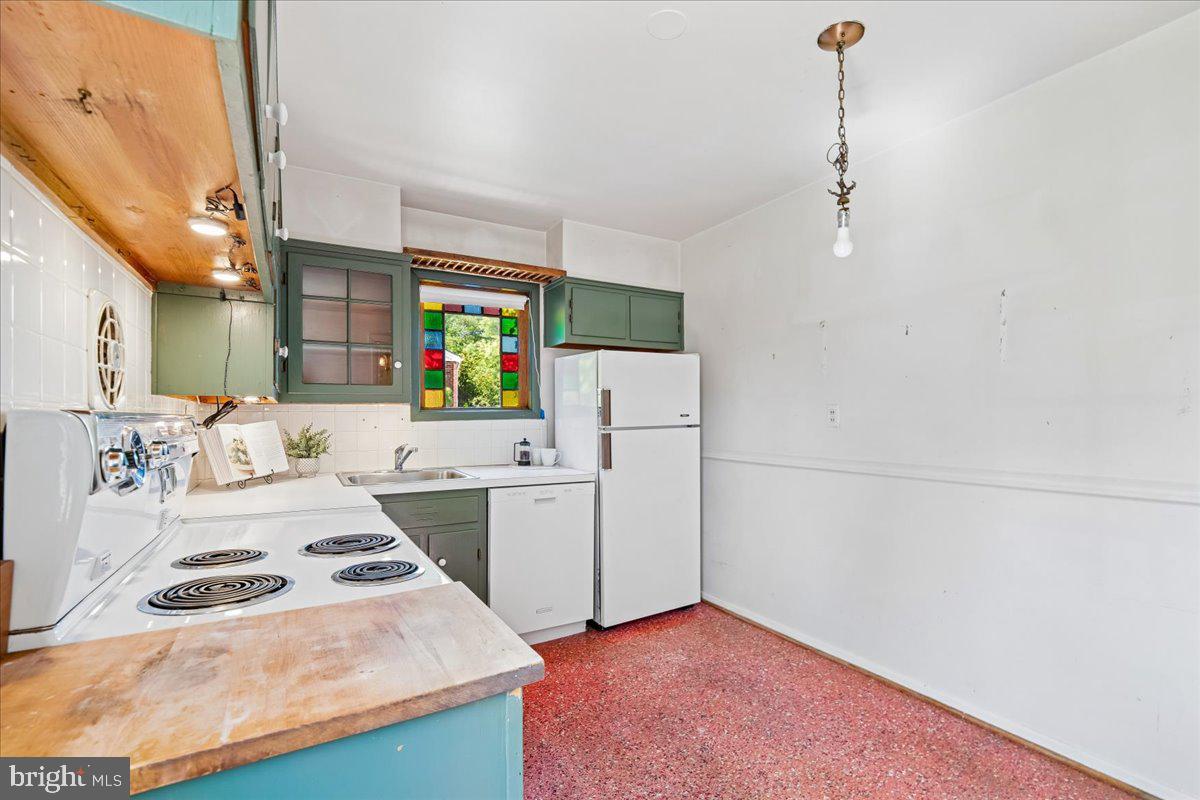 BURNT MILLS KNOLLS - Residential