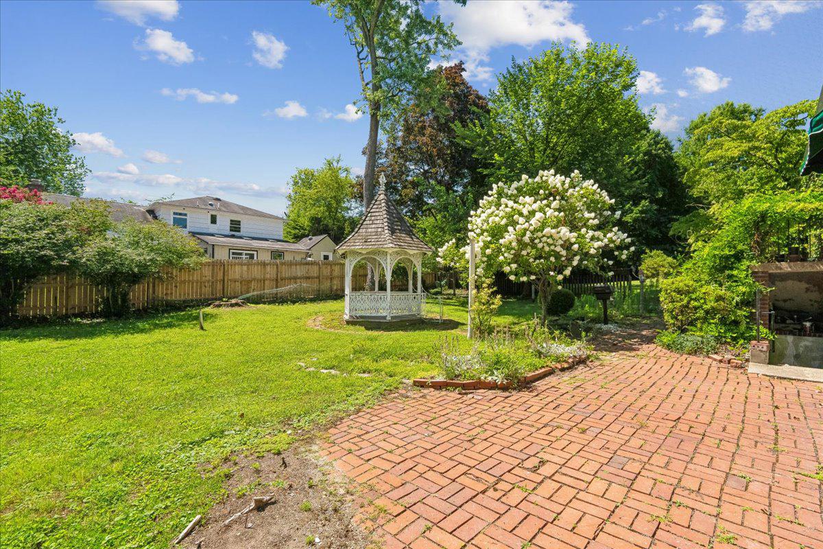 BURNT MILLS KNOLLS - Residential