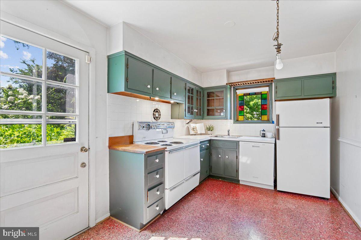 BURNT MILLS KNOLLS - Residential