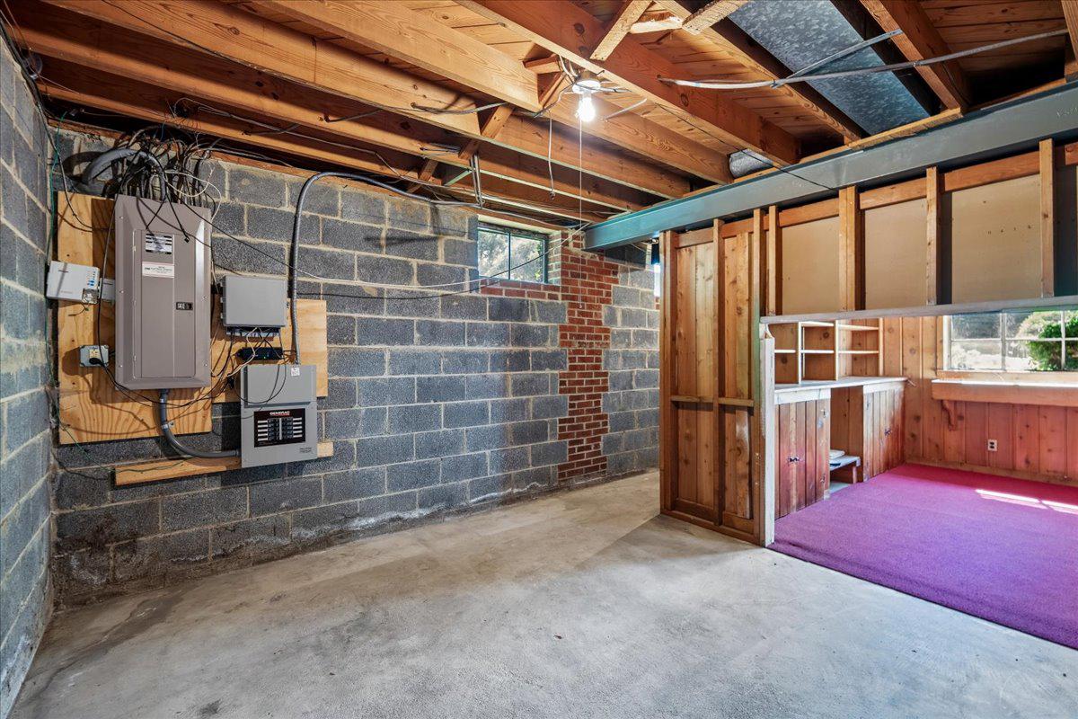 BURNT MILLS KNOLLS - Residential