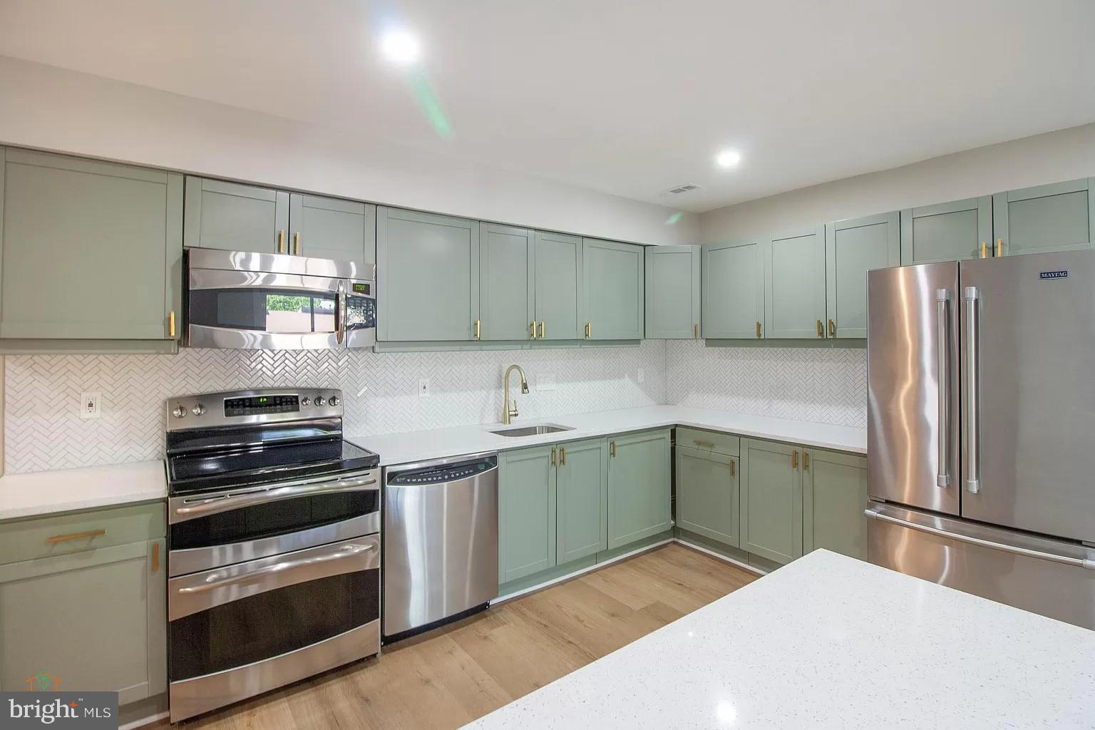 RESTON - Residential Lease