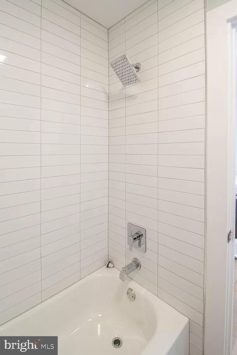 RESTON - Residential Lease