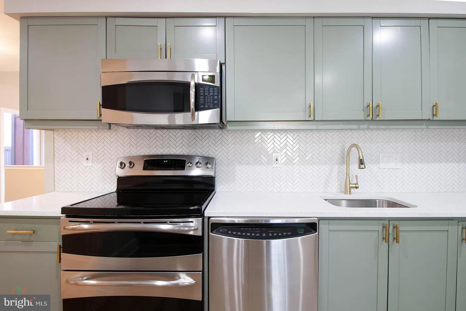 RESTON - Residential Lease