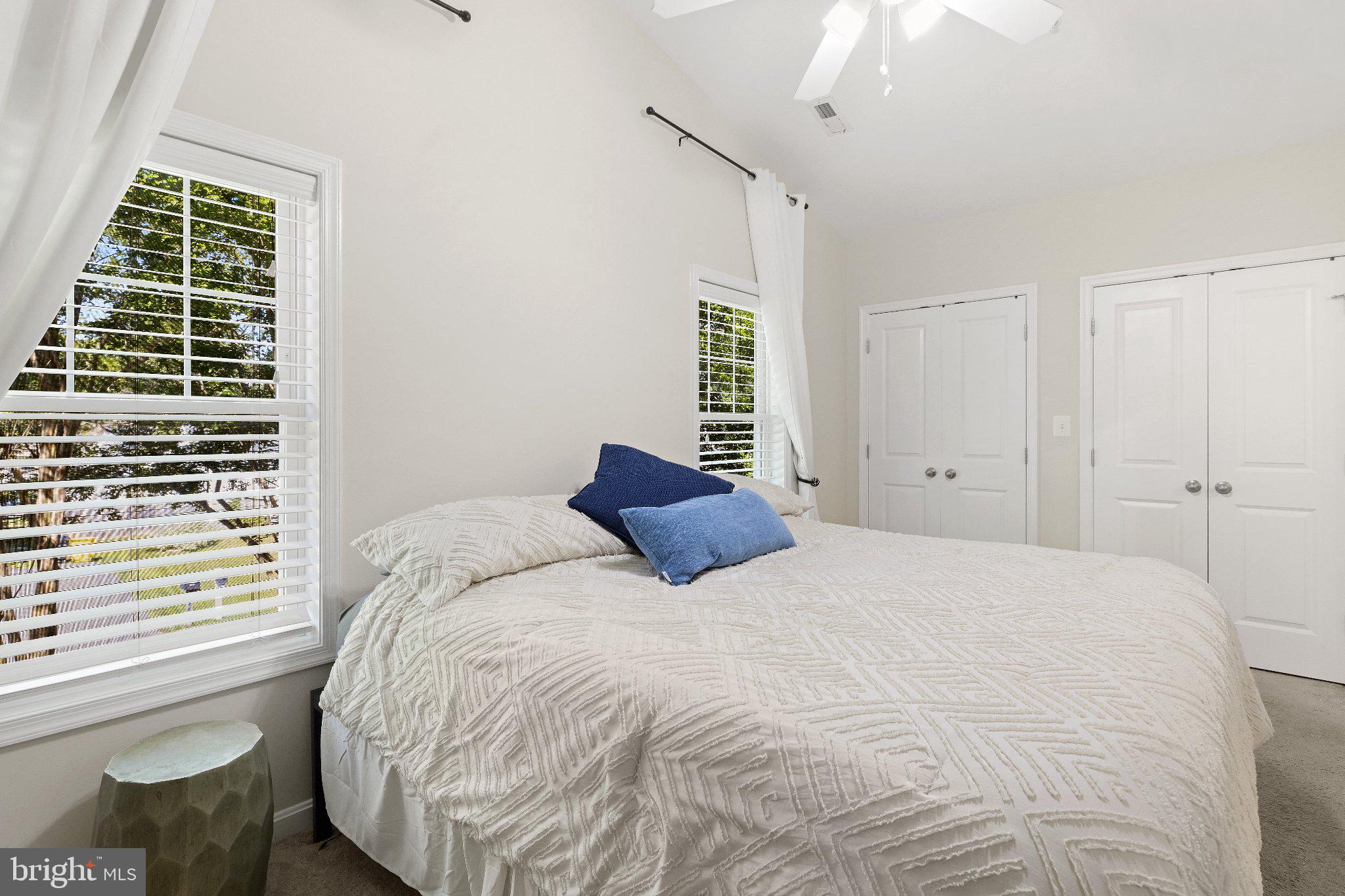 WOODLAND BEACH - Residential
