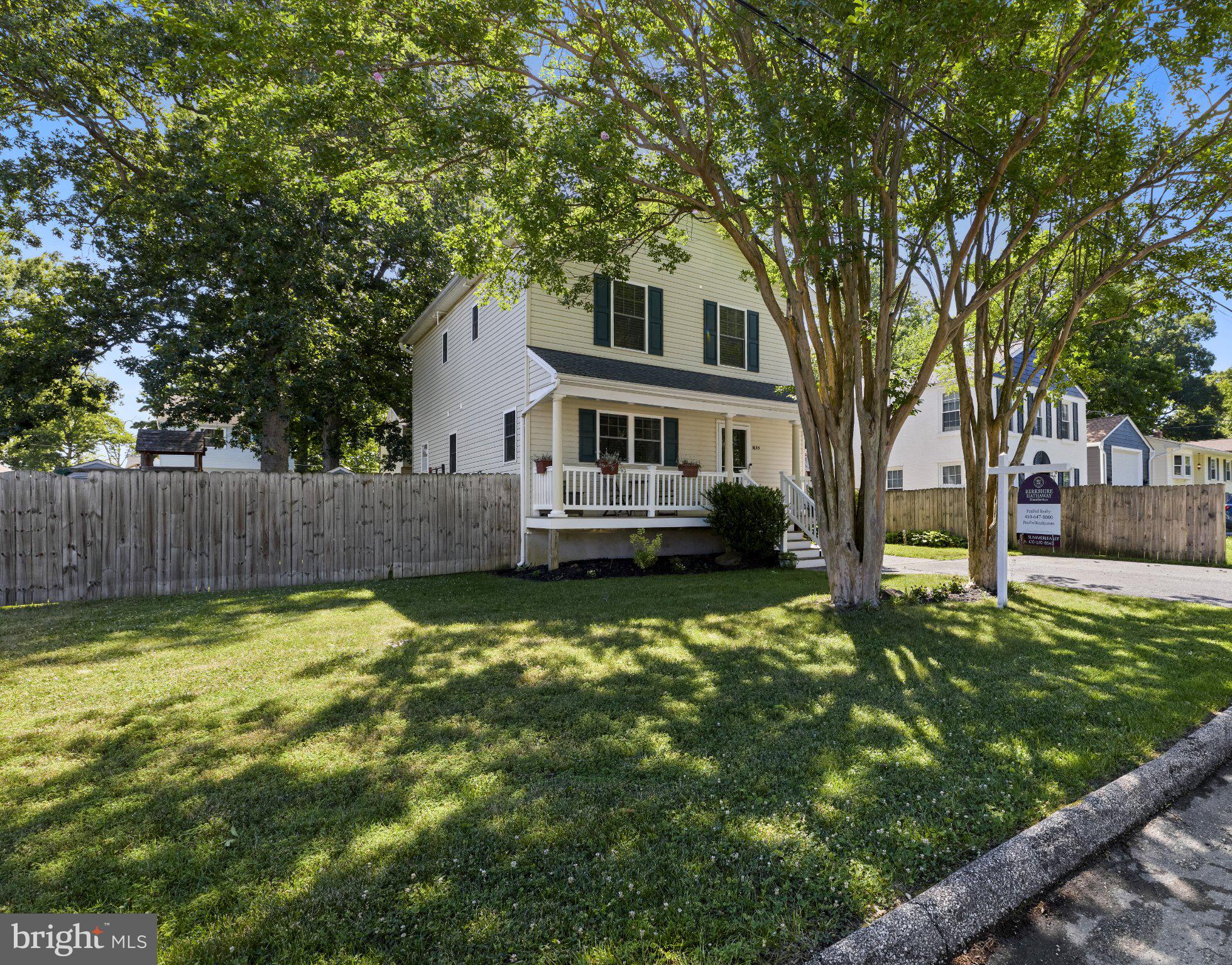 WOODLAND BEACH - Residential