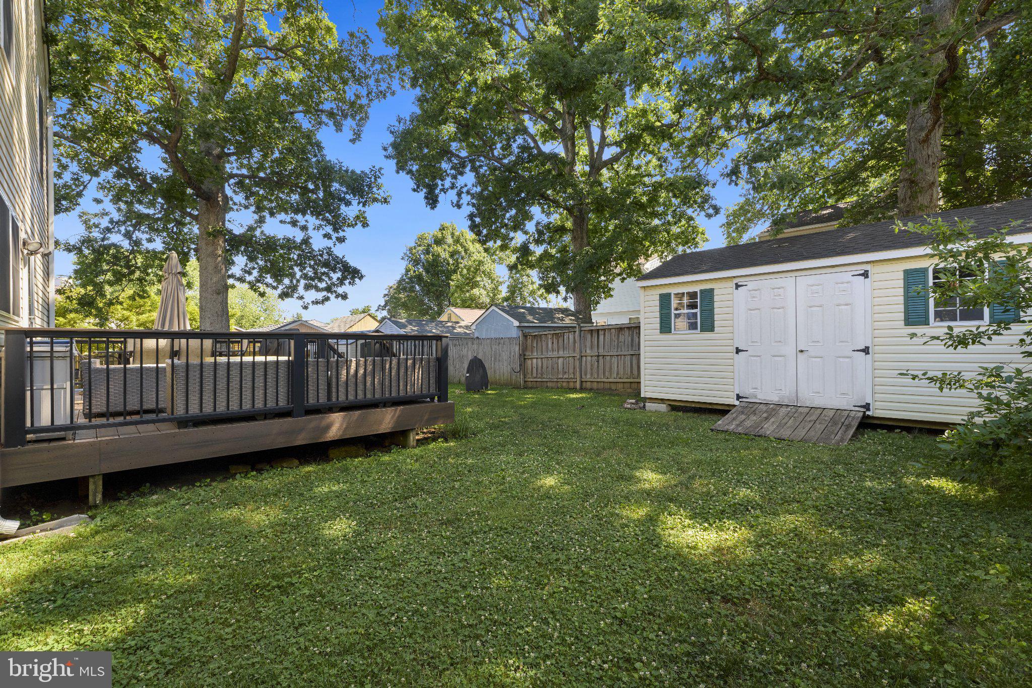 WOODLAND BEACH - Residential