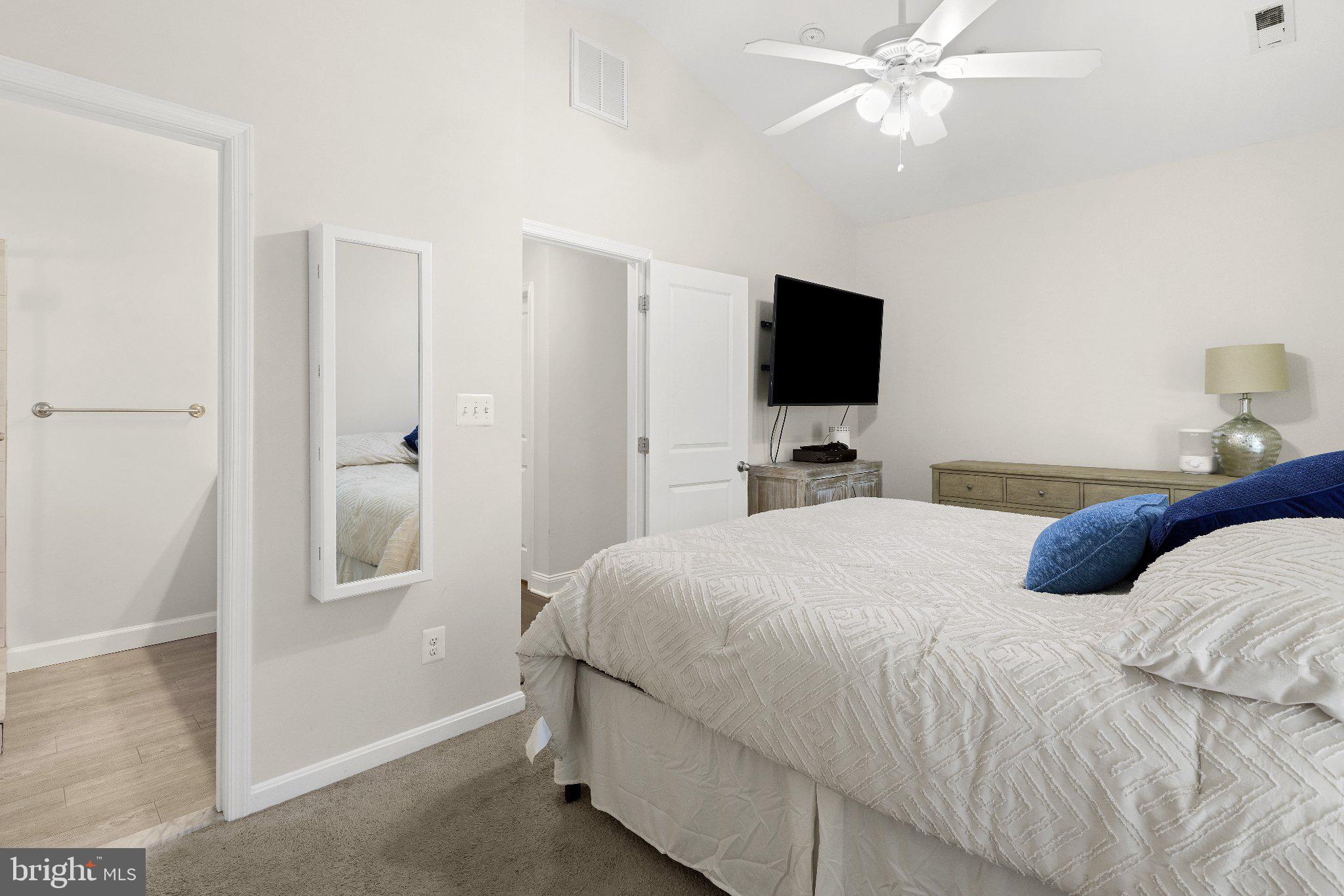 WOODLAND BEACH - Residential