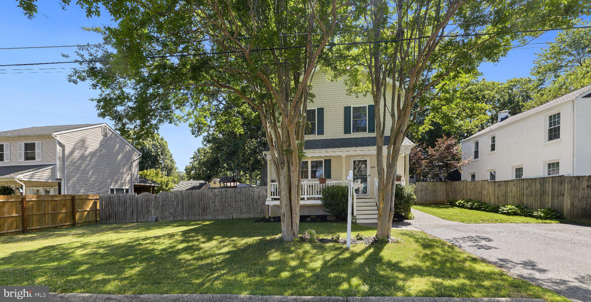 WOODLAND BEACH - Residential