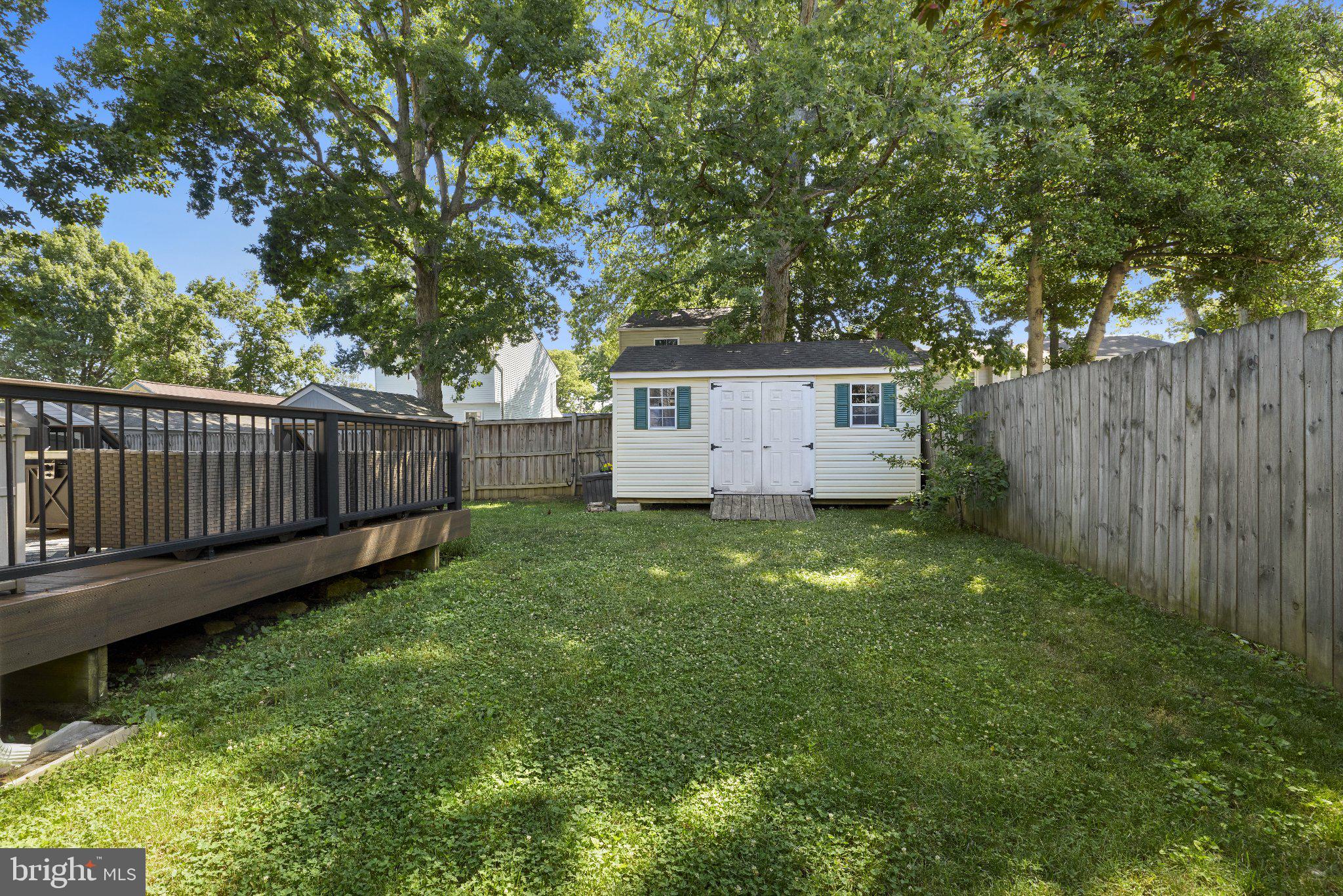 WOODLAND BEACH - Residential