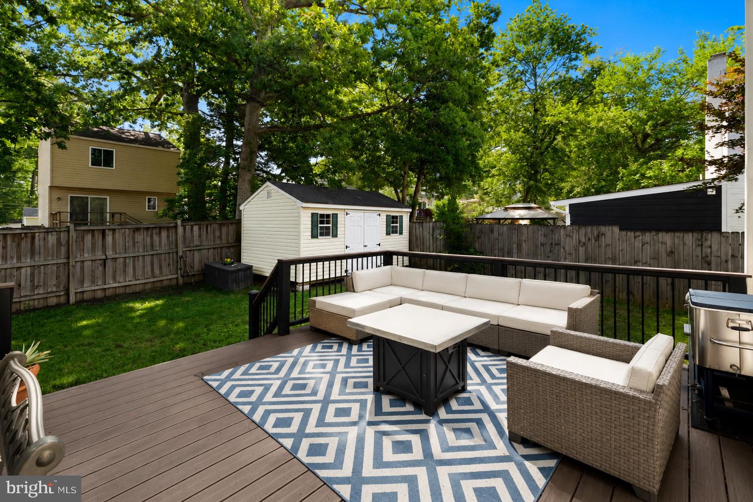 WOODLAND BEACH - Residential