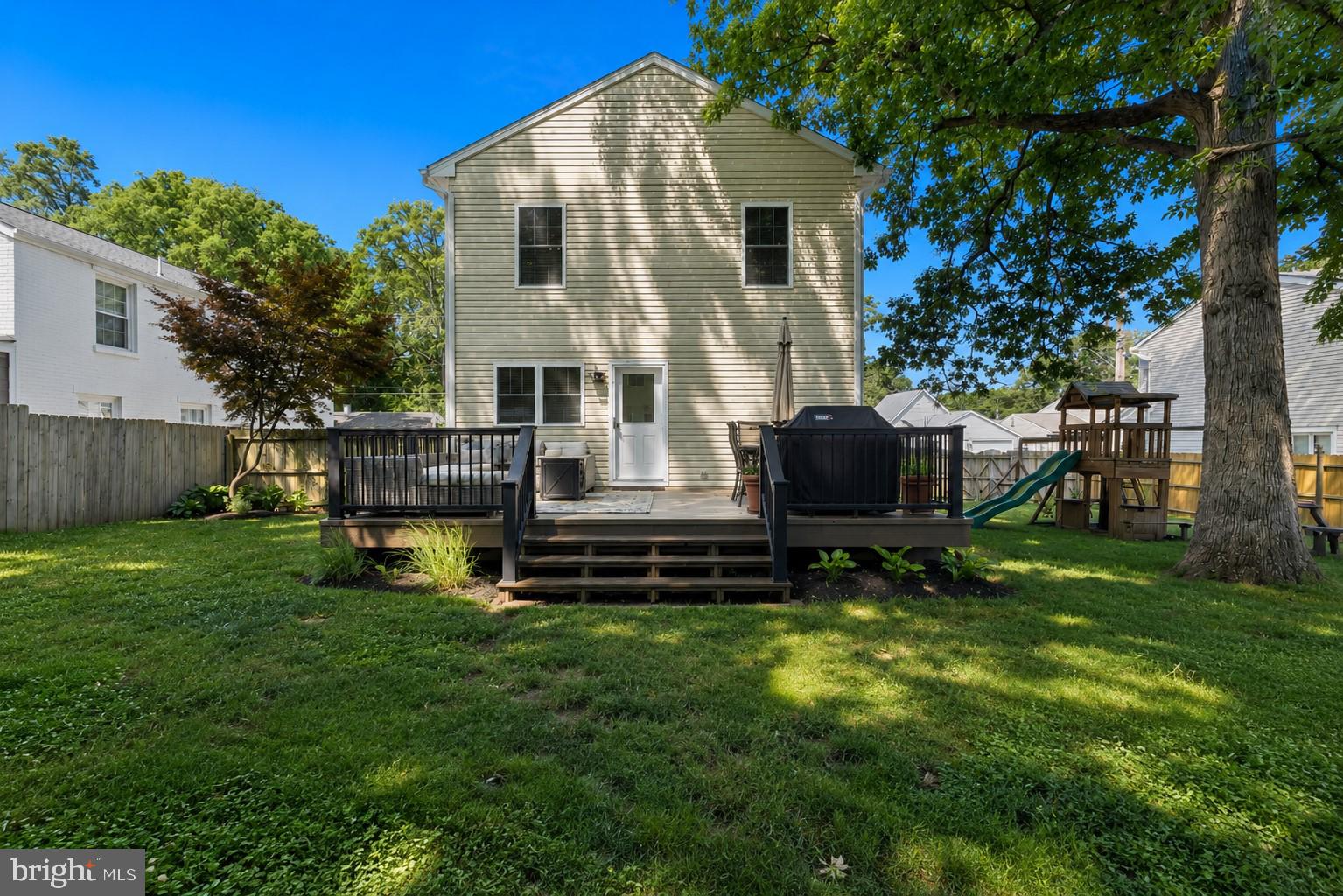 WOODLAND BEACH - Residential