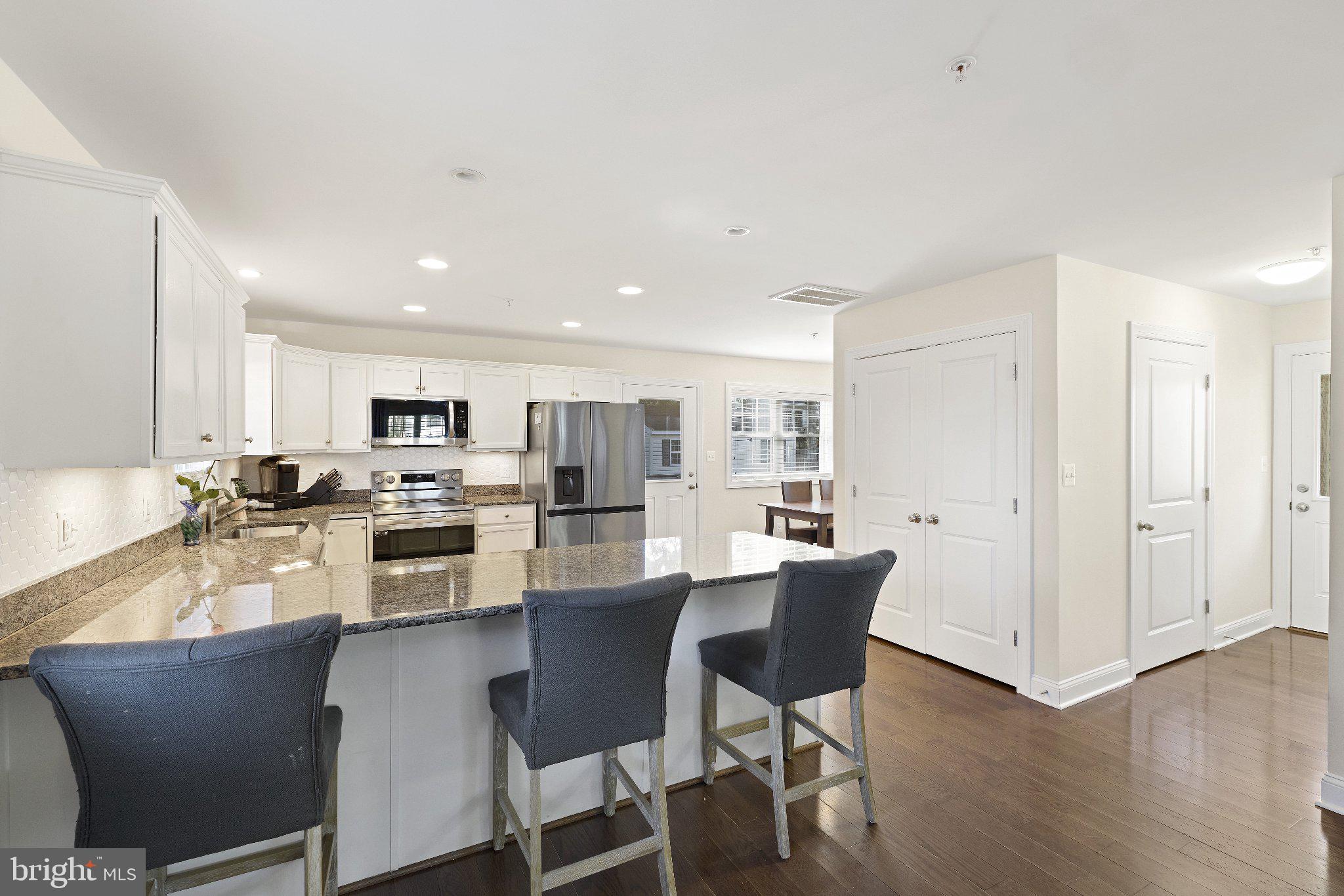 WOODLAND BEACH - Residential