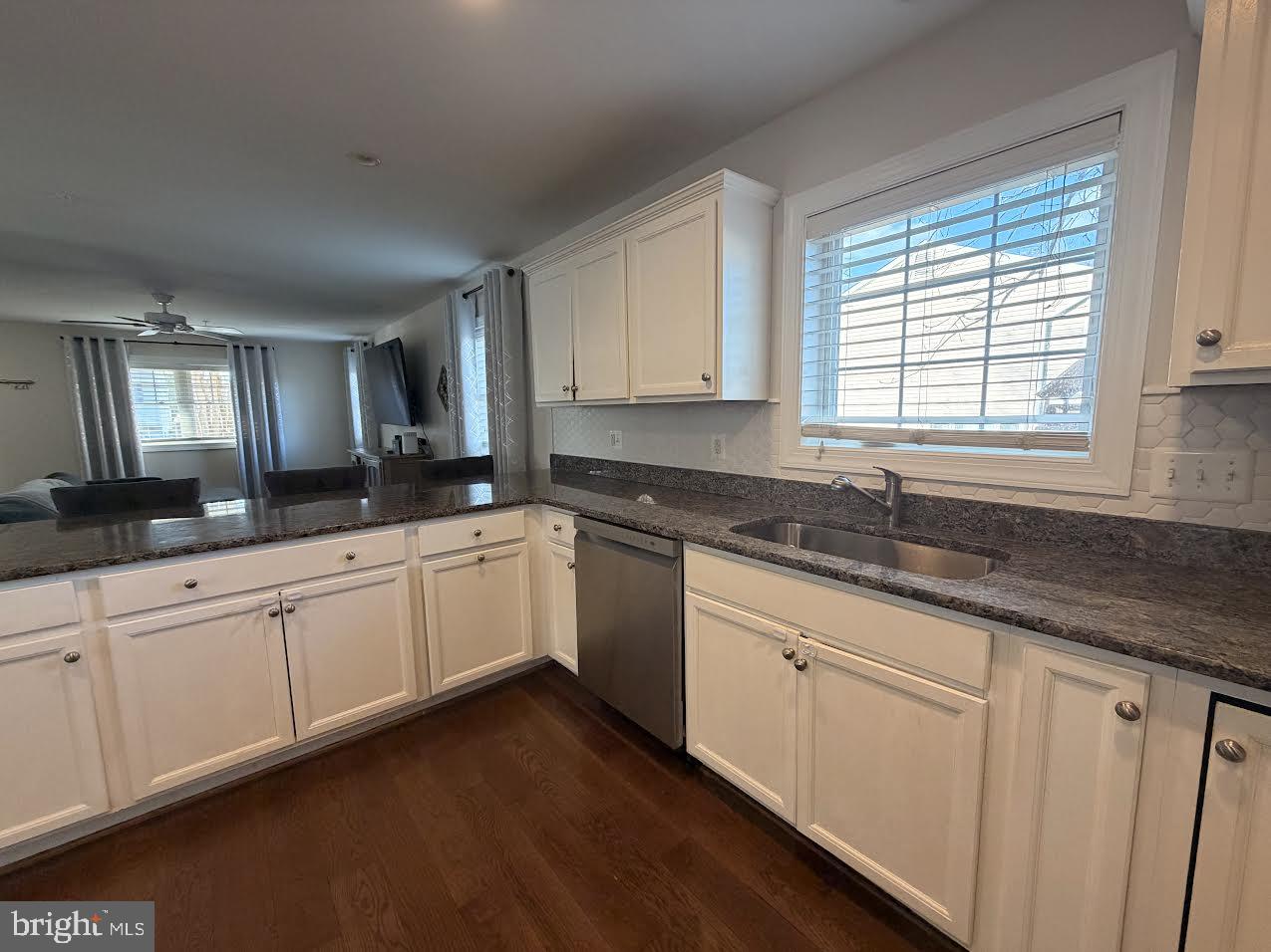 WOODLAND BEACH - Residential