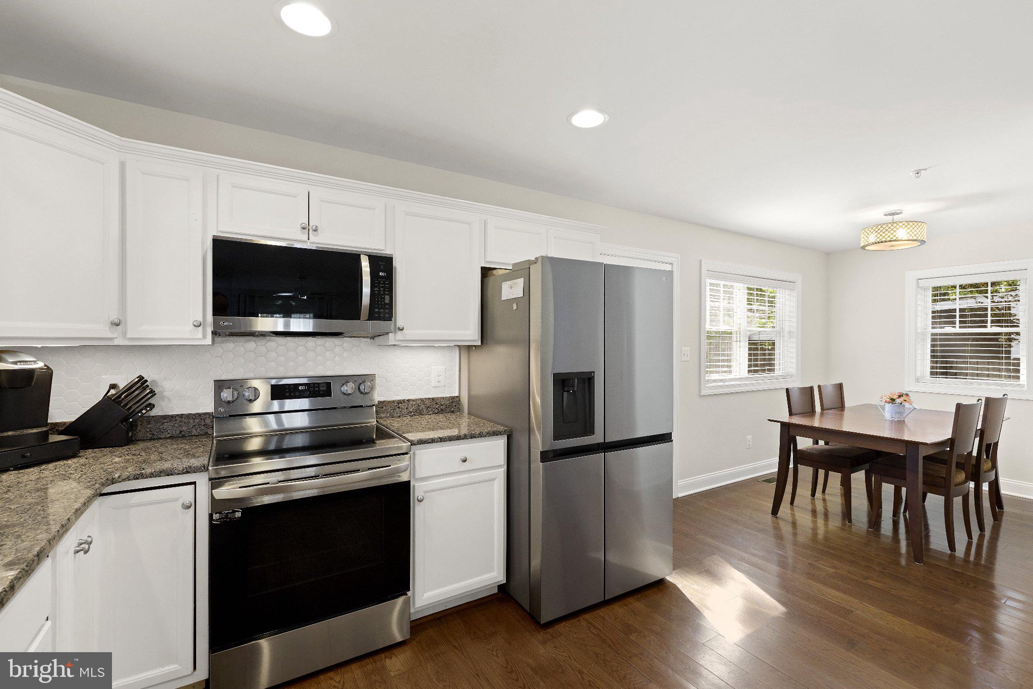 WOODLAND BEACH - Residential