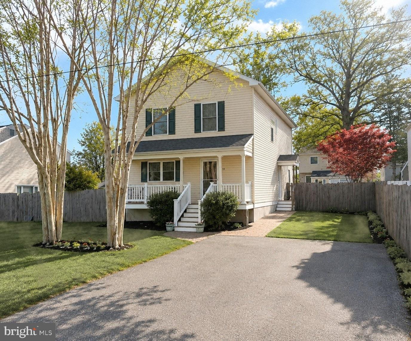WOODLAND BEACH - Residential