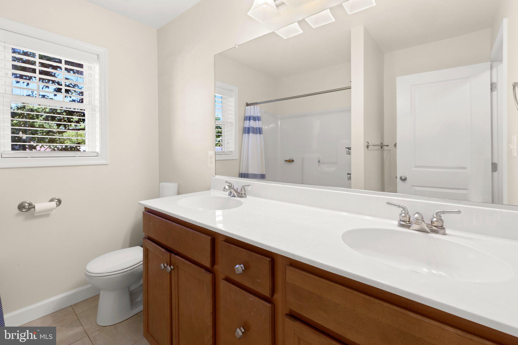 WOODLAND BEACH - Residential