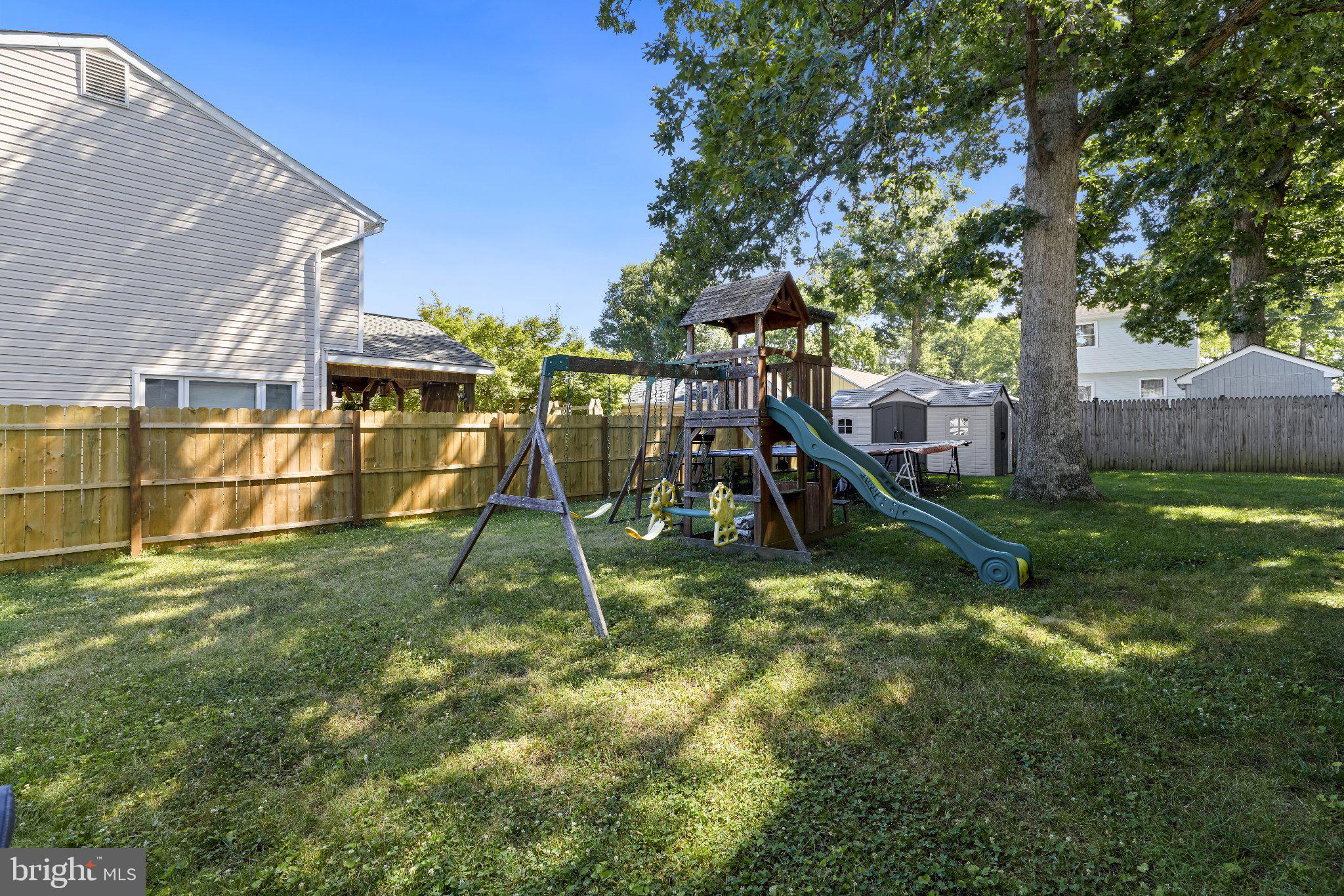WOODLAND BEACH - Residential