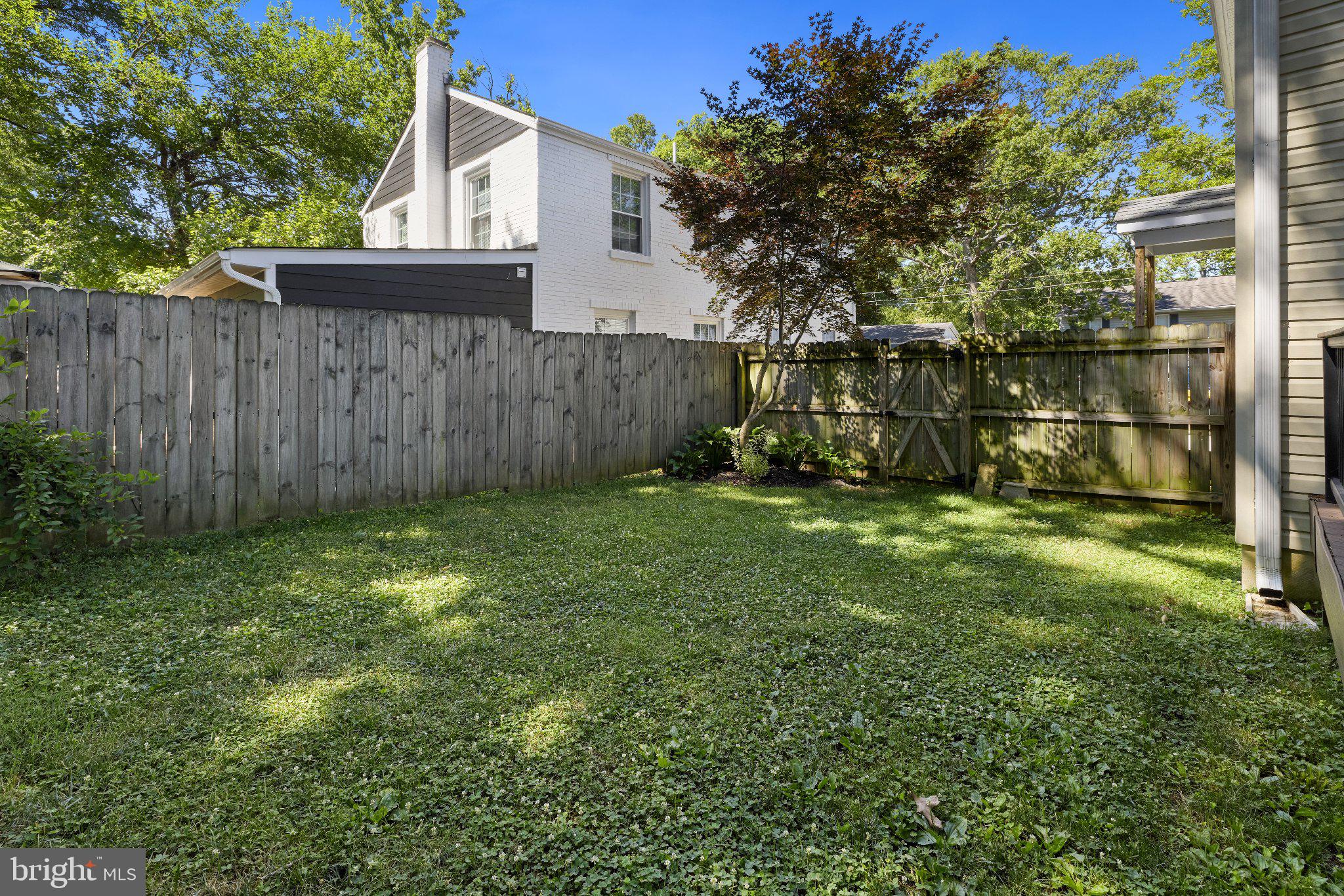 WOODLAND BEACH - Residential