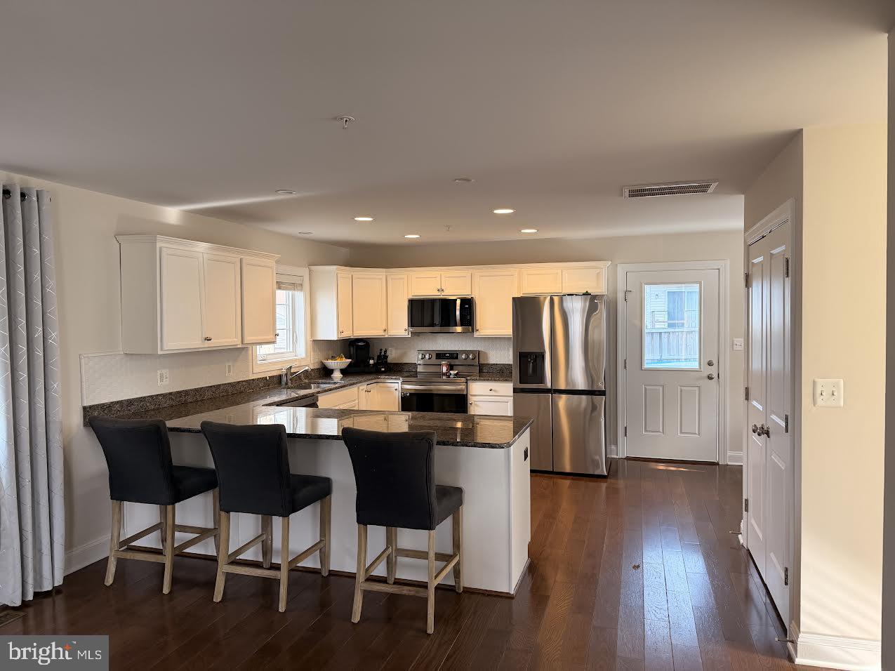 WOODLAND BEACH - Residential