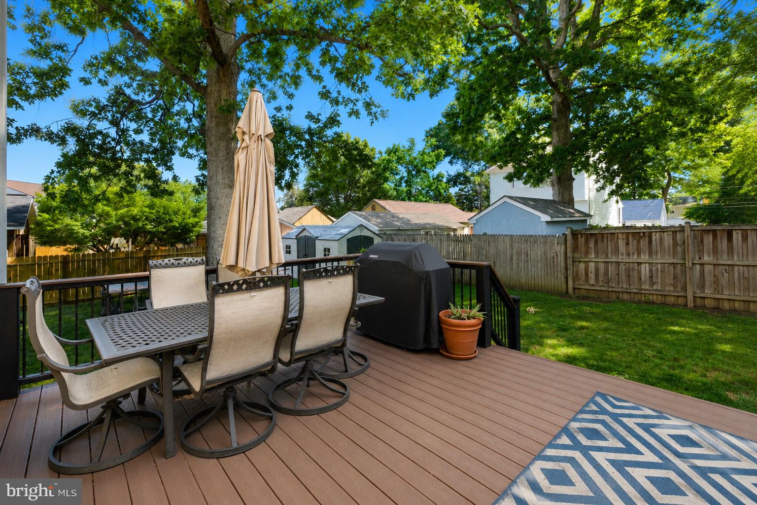 WOODLAND BEACH - Residential