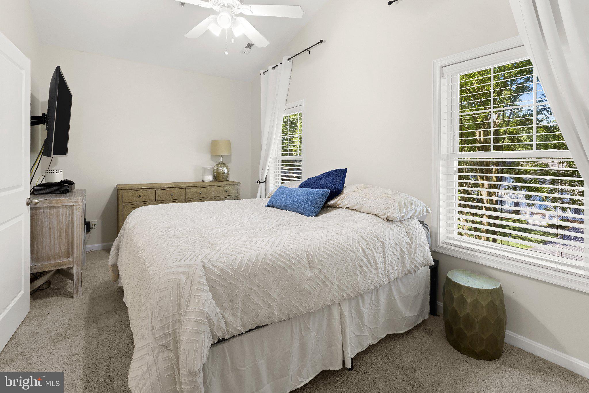 WOODLAND BEACH - Residential