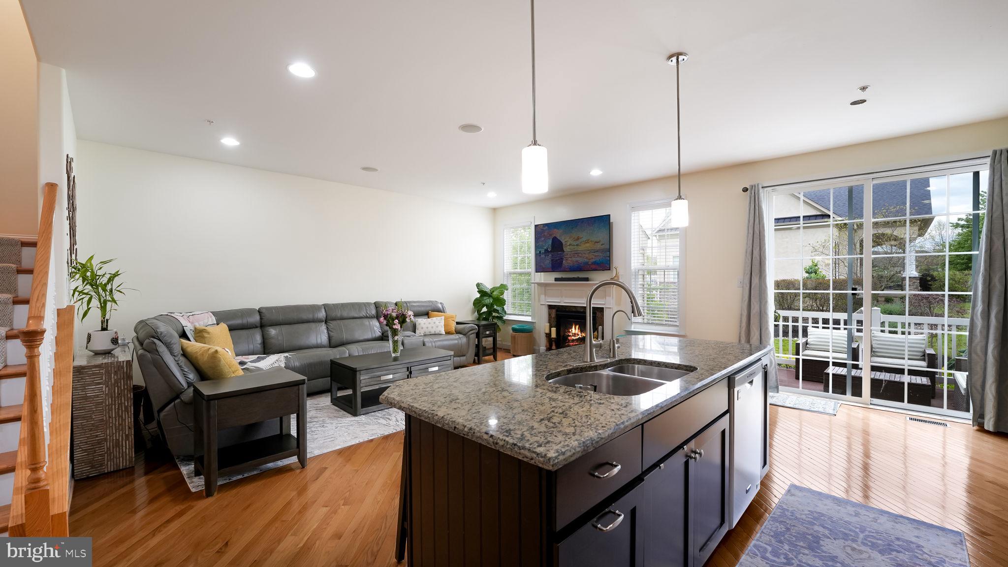 TH AT HERITAGE CNTR - Residential