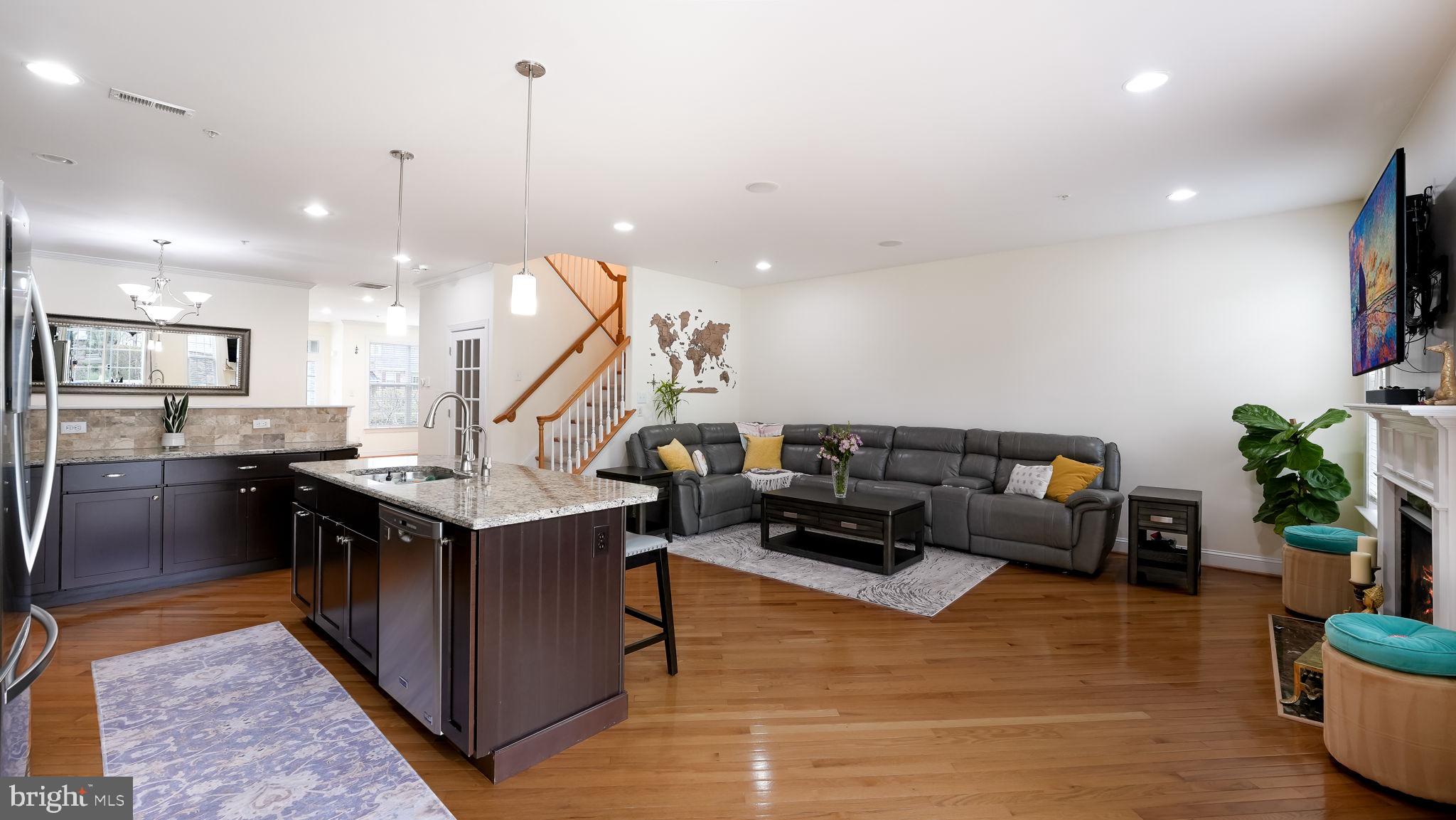 TH AT HERITAGE CNTR - Residential