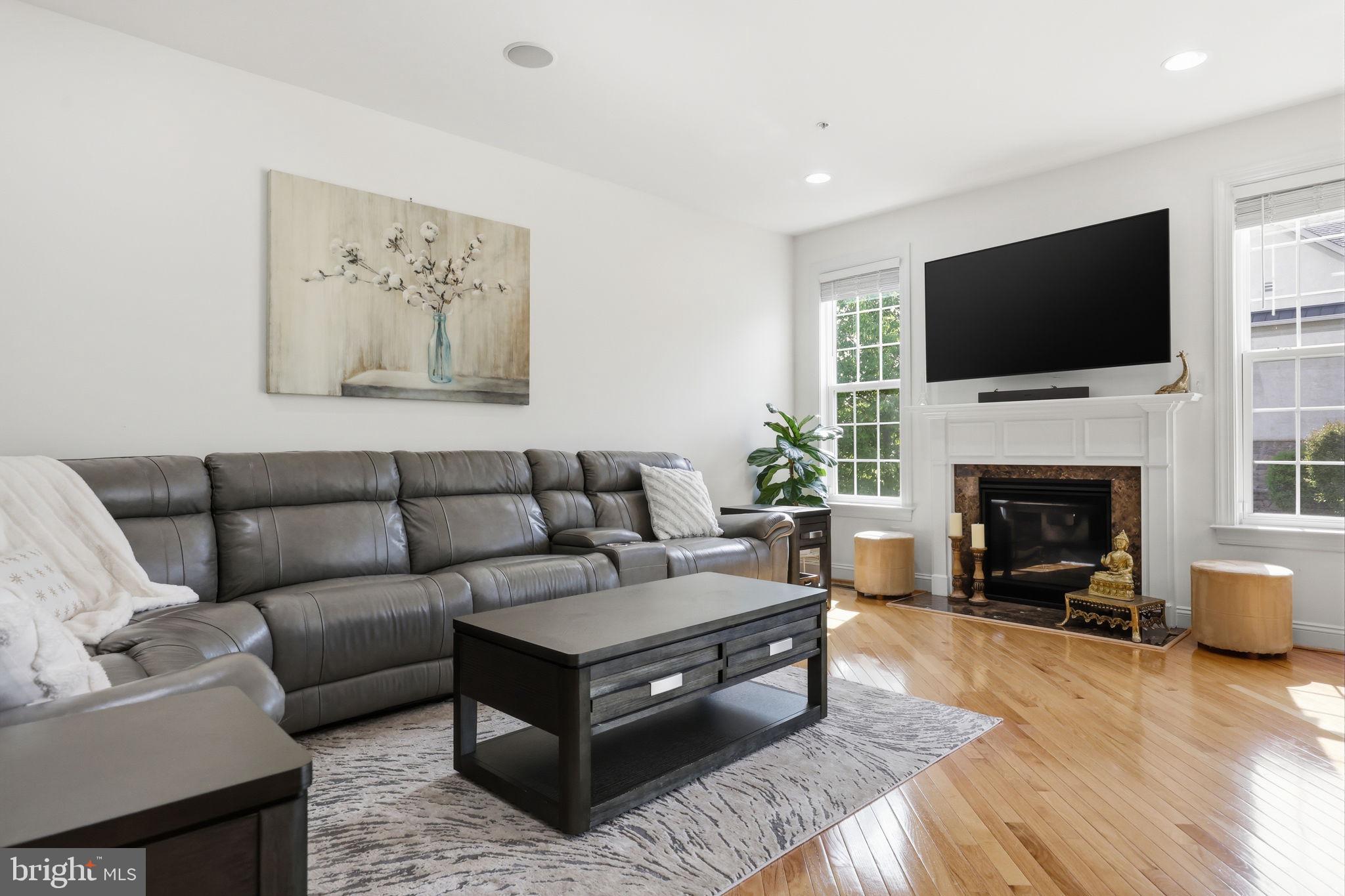 TH AT HERITAGE CNTR - Residential