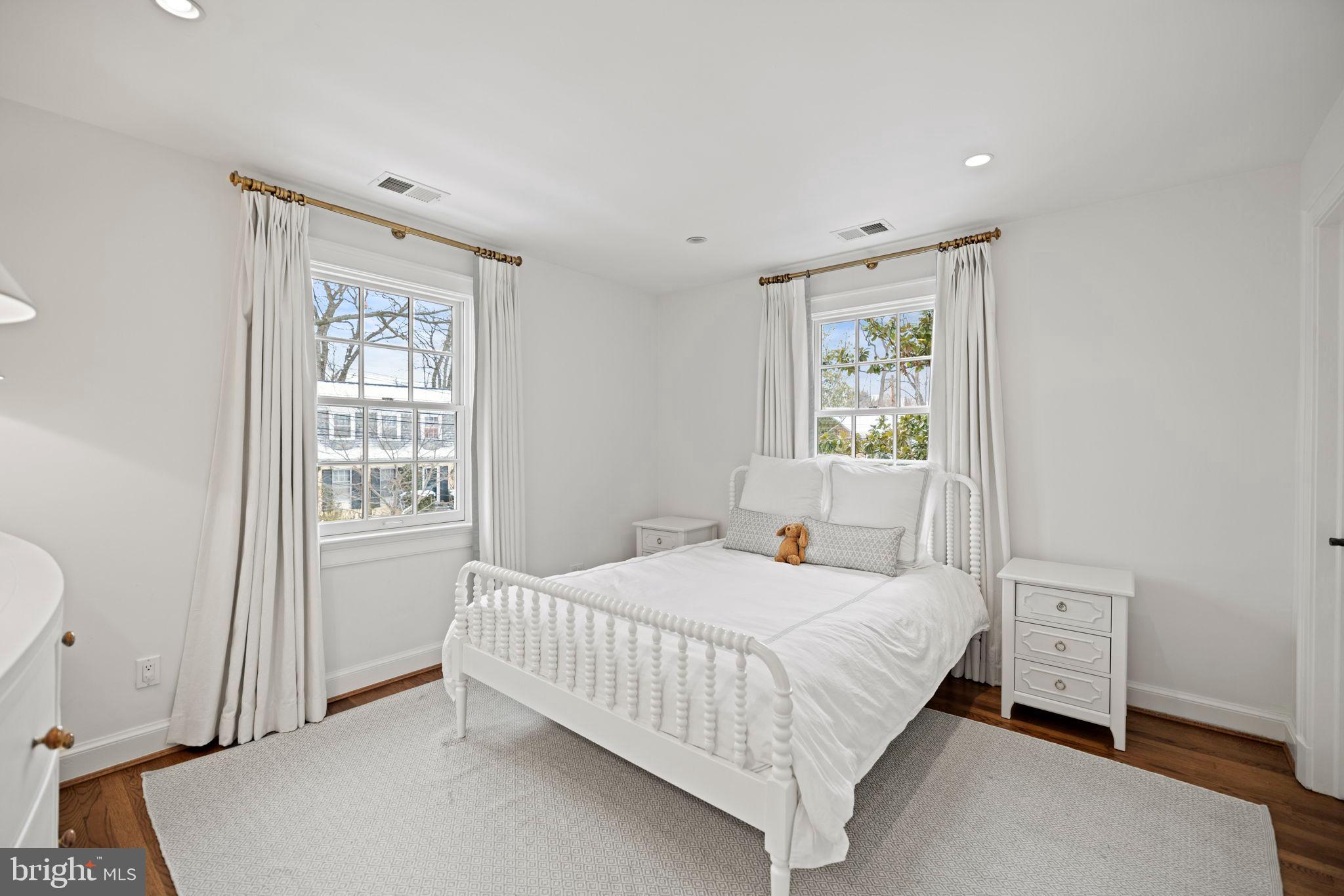 WOODLEY PARK - Residential