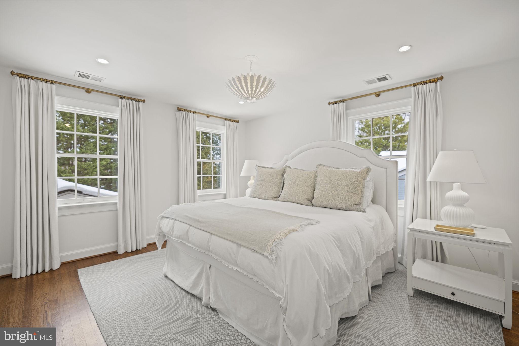WOODLEY PARK - Residential