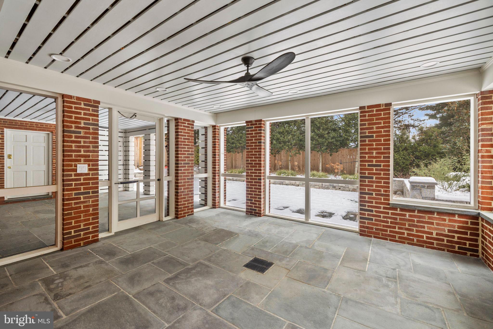 WOODLEY PARK - Residential