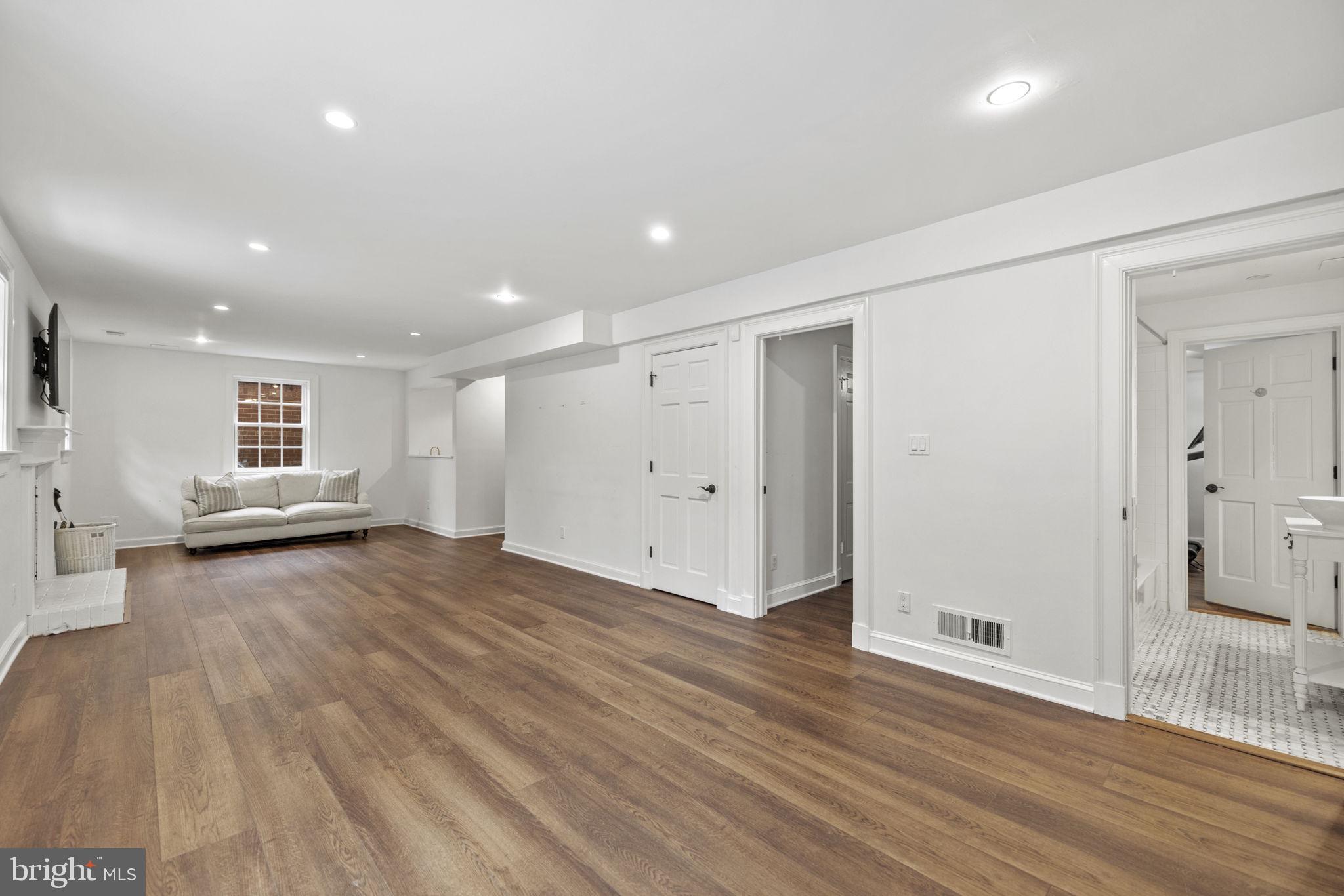 WOODLEY PARK - Residential