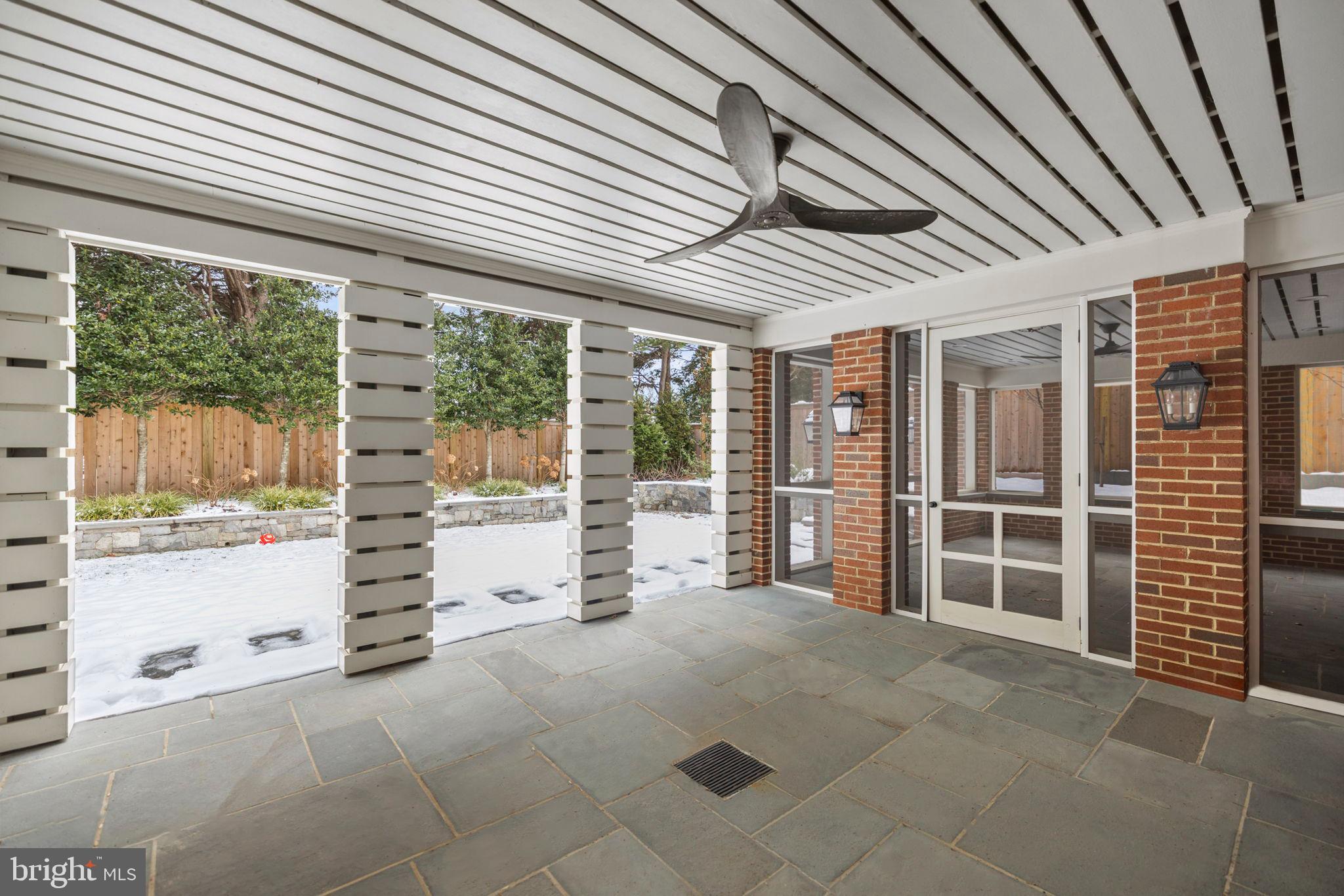 WOODLEY PARK - Residential