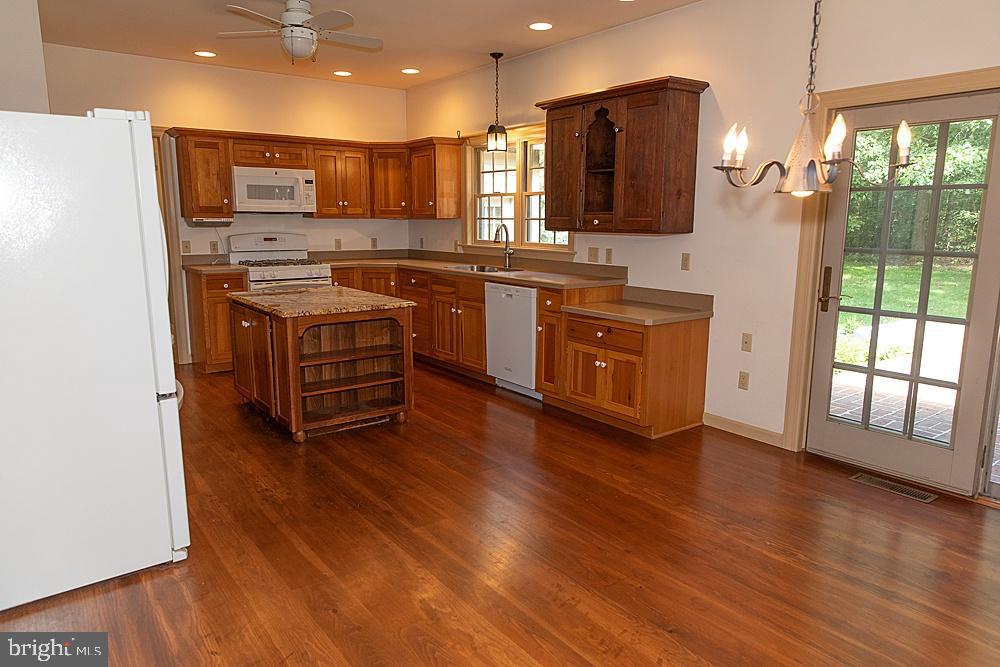 LEXINGTON MANOR - Residential